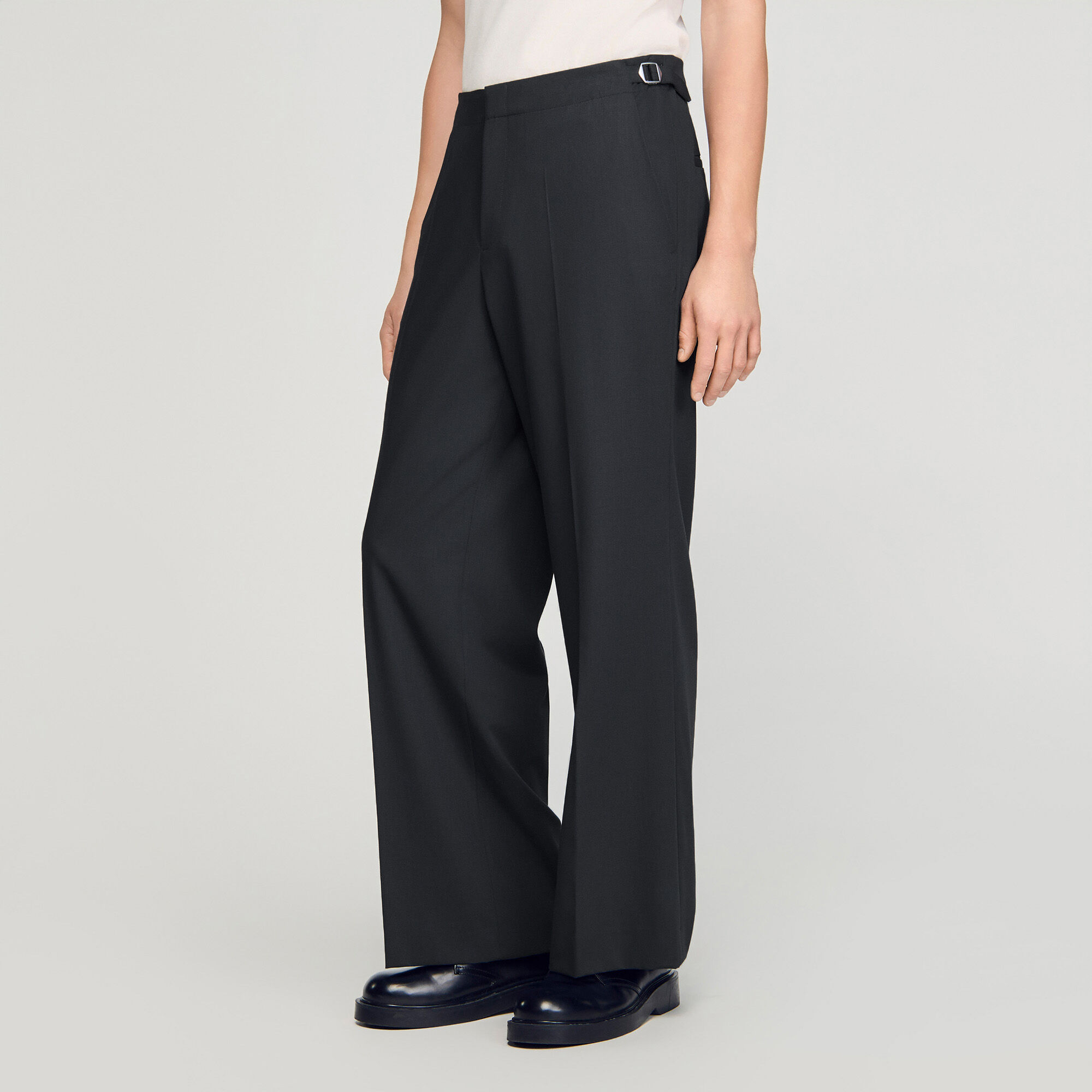 Weite Hosen aus Wolle mit Schnallen