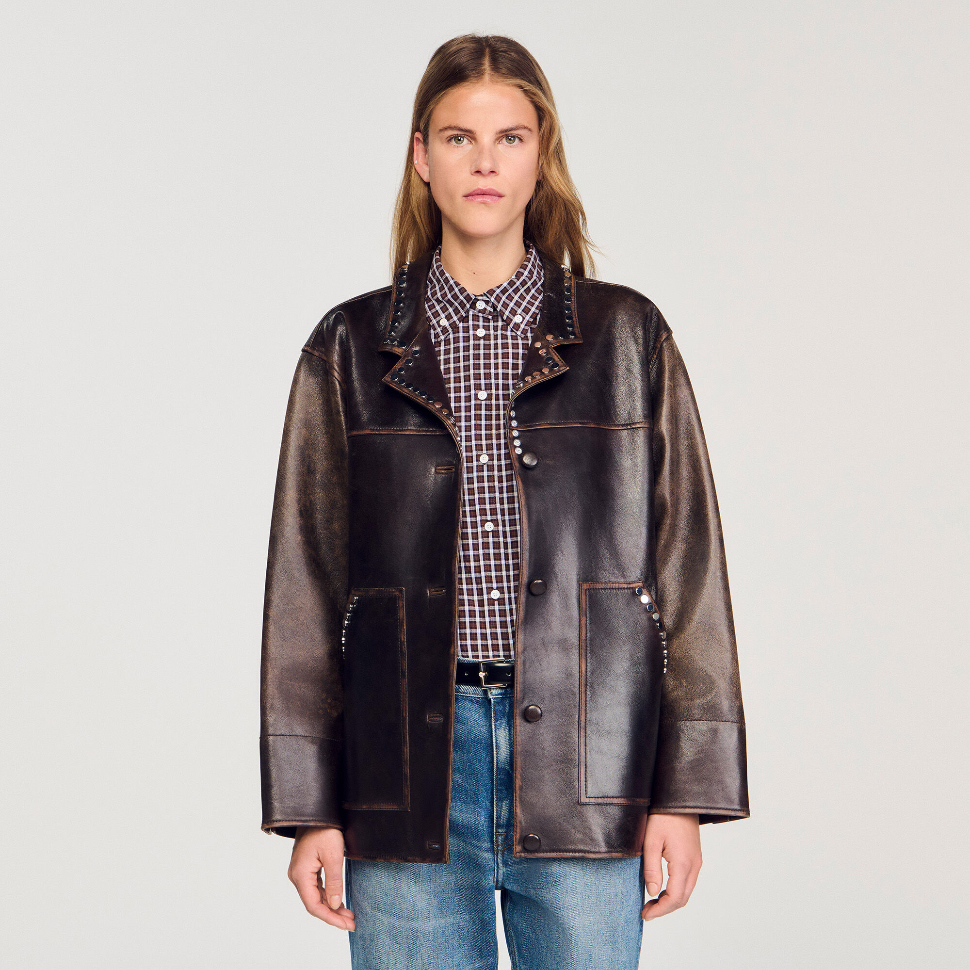Übergrößeres Lederjacke mit Nieten
