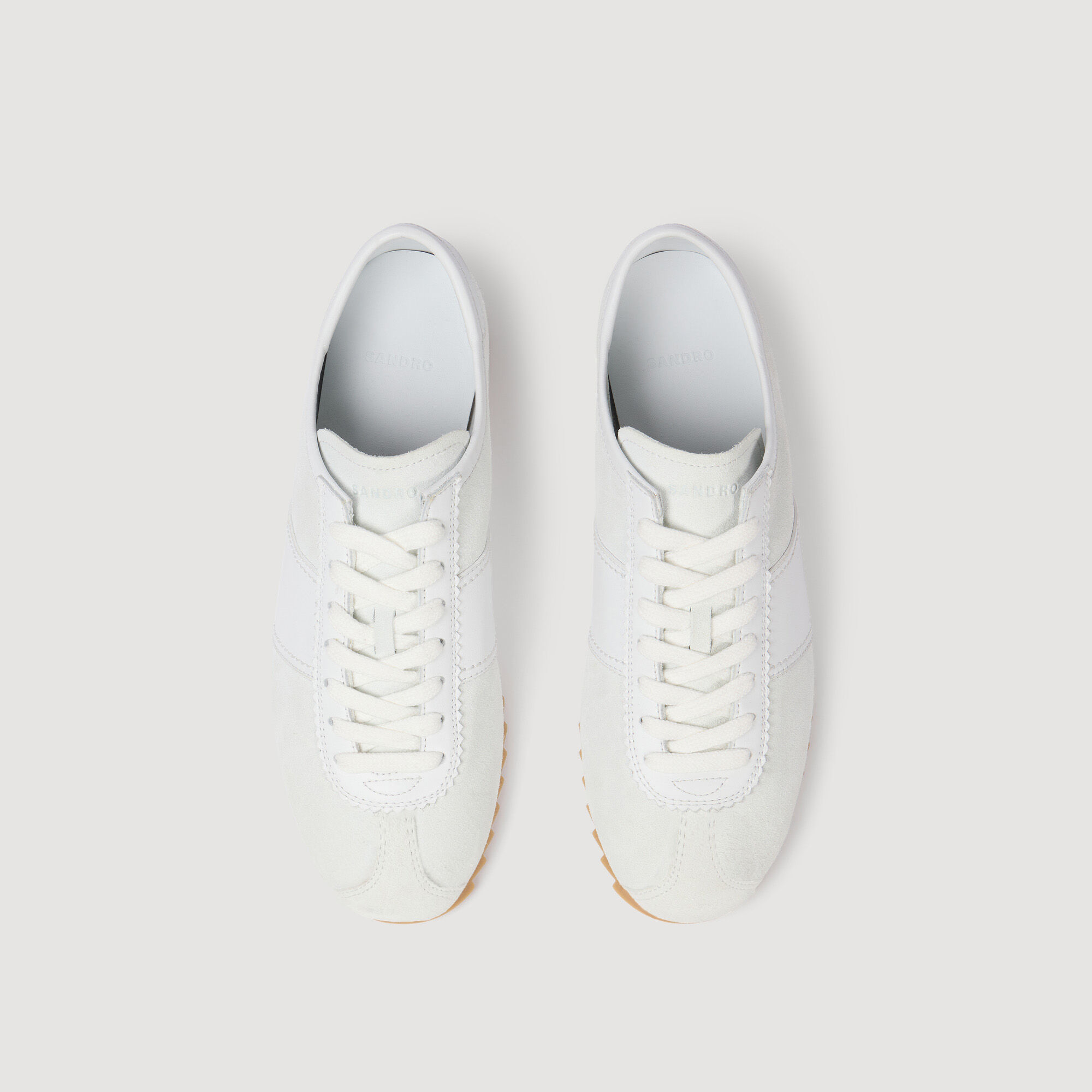 Leder- und Wildledersneaker mit niedriger Sohle