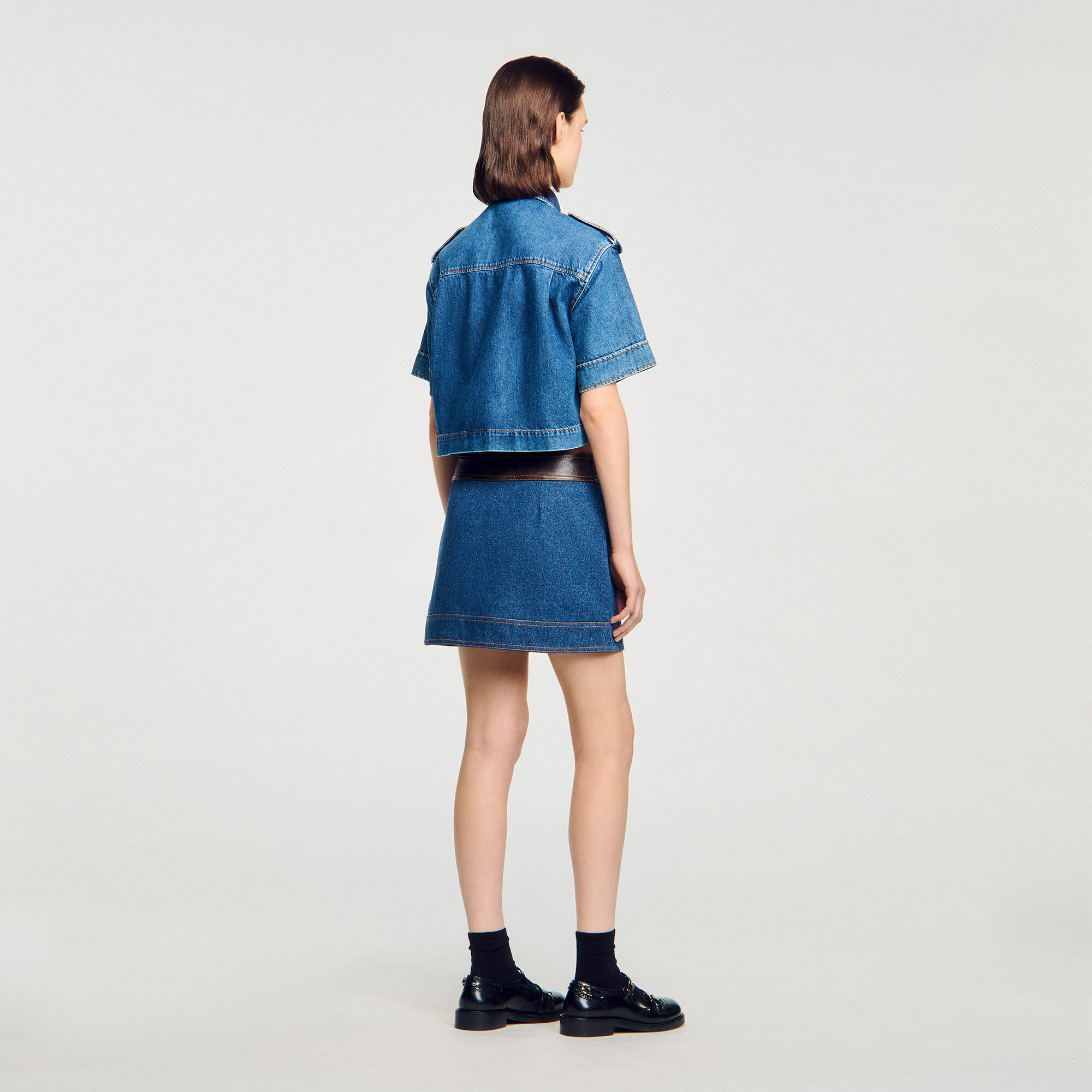 Minikleid aus Denim und Leder