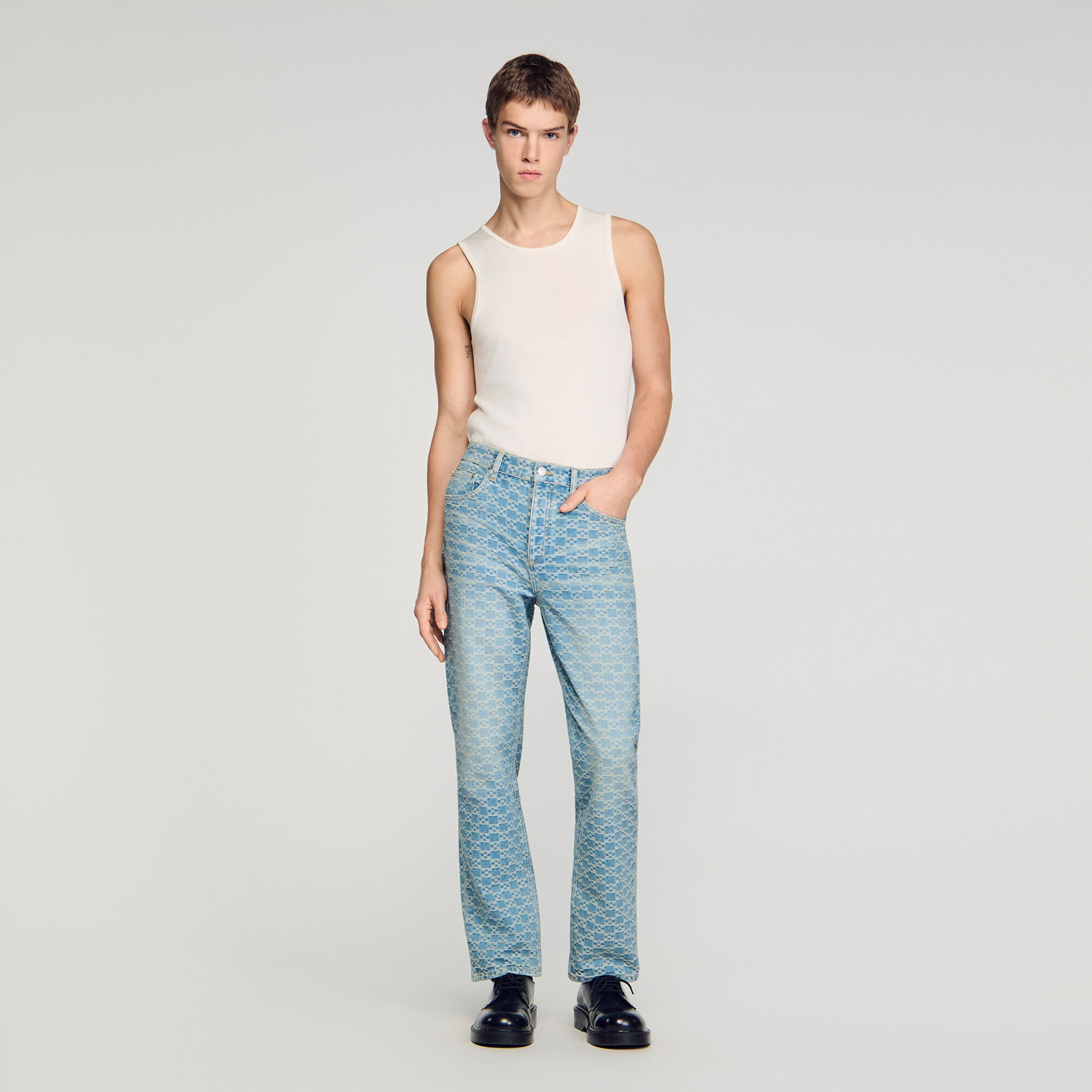 Jeans mit normaler Passform und quadratischem Kreuz