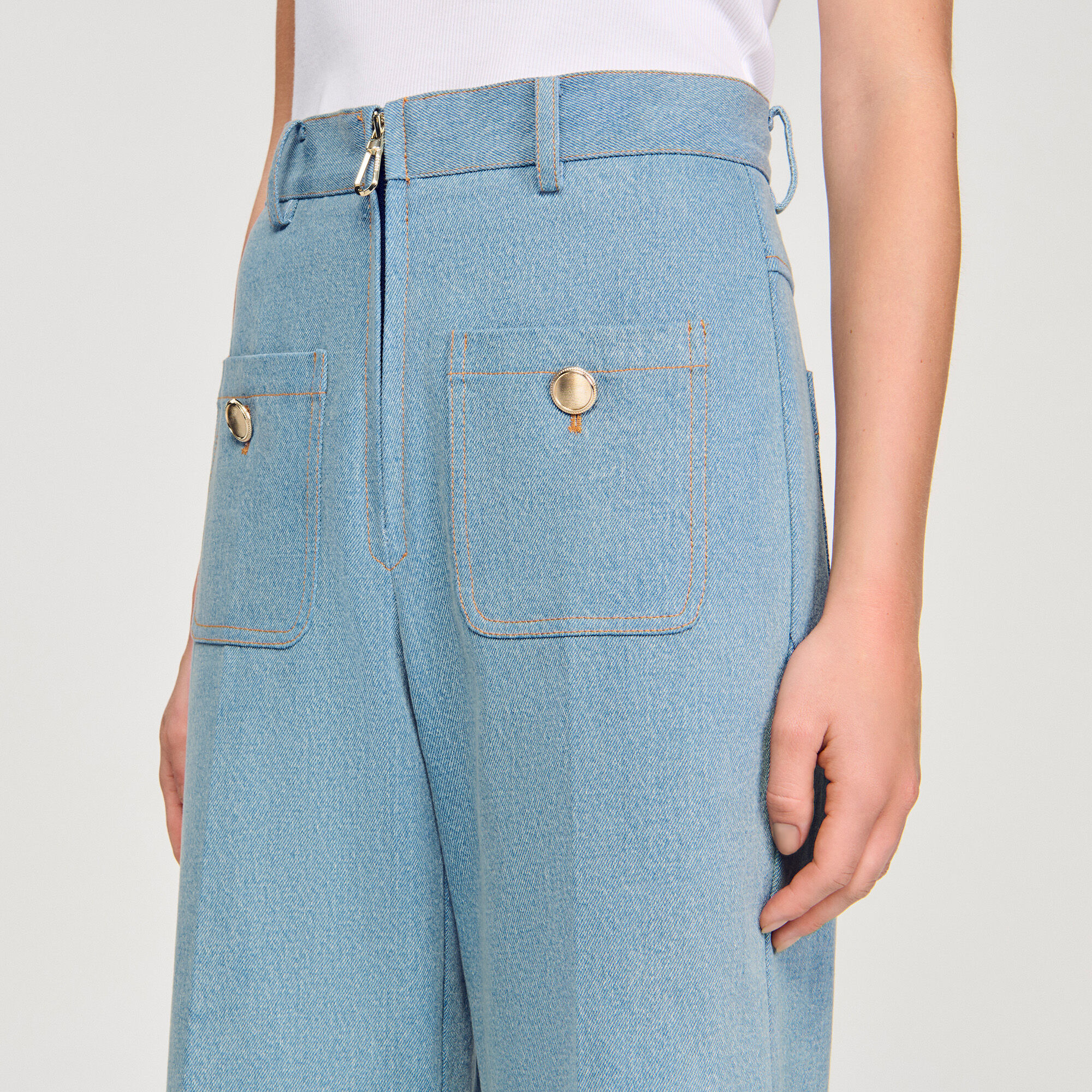 Verwaschene Jeans mit hohem Bund und weitem Bein