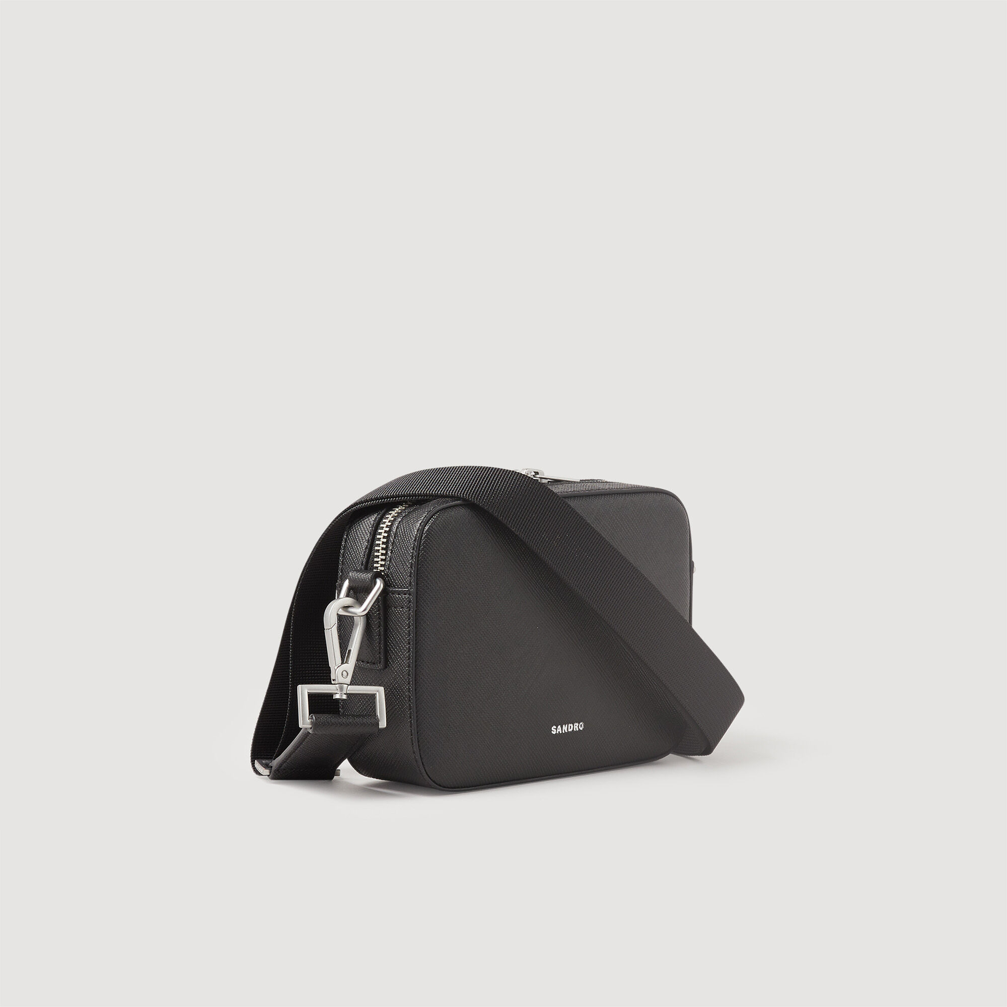 Kleine aus recyceltem Leder hergestellte Tasche