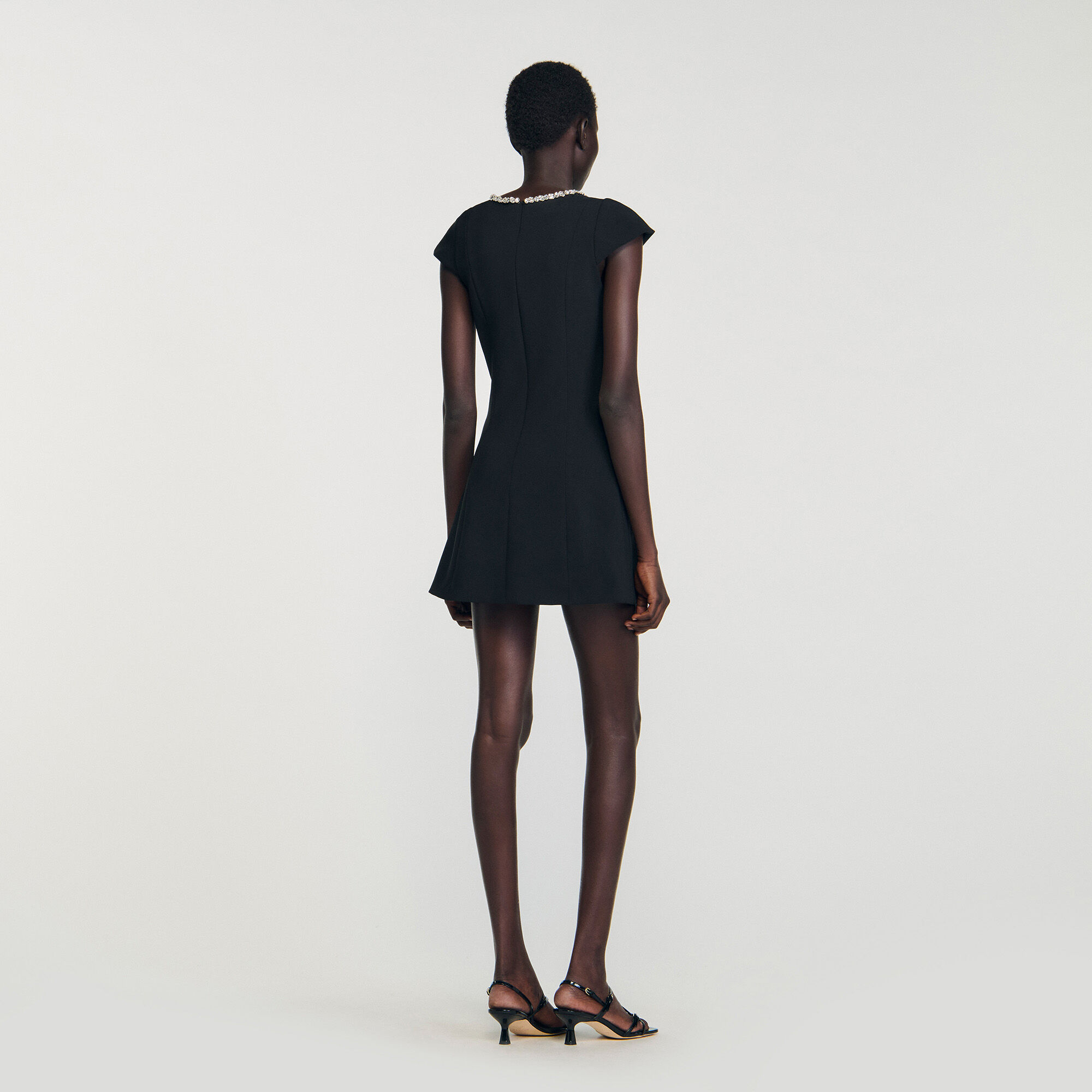 Mini-Kleid mit Strasskragen