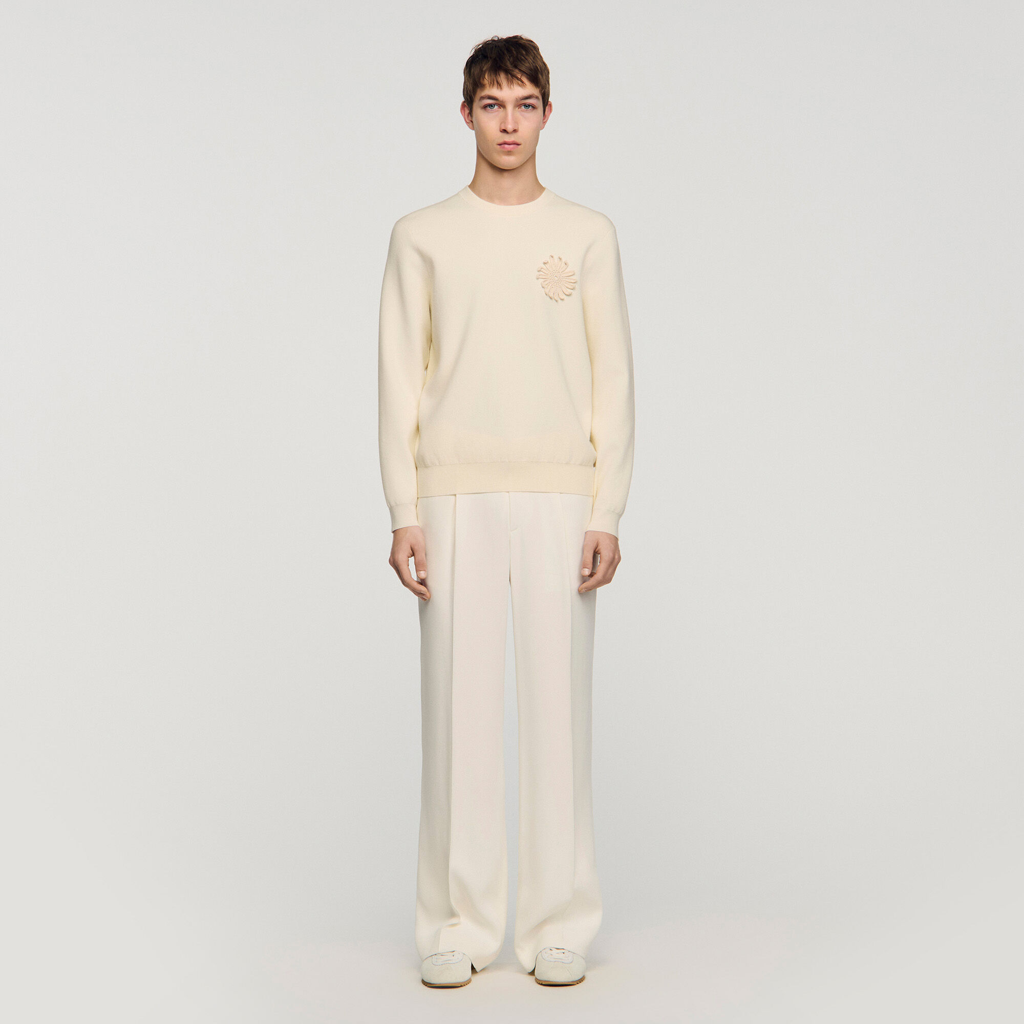 Strick-Pullover mit gehäkeltem Blumenmuster