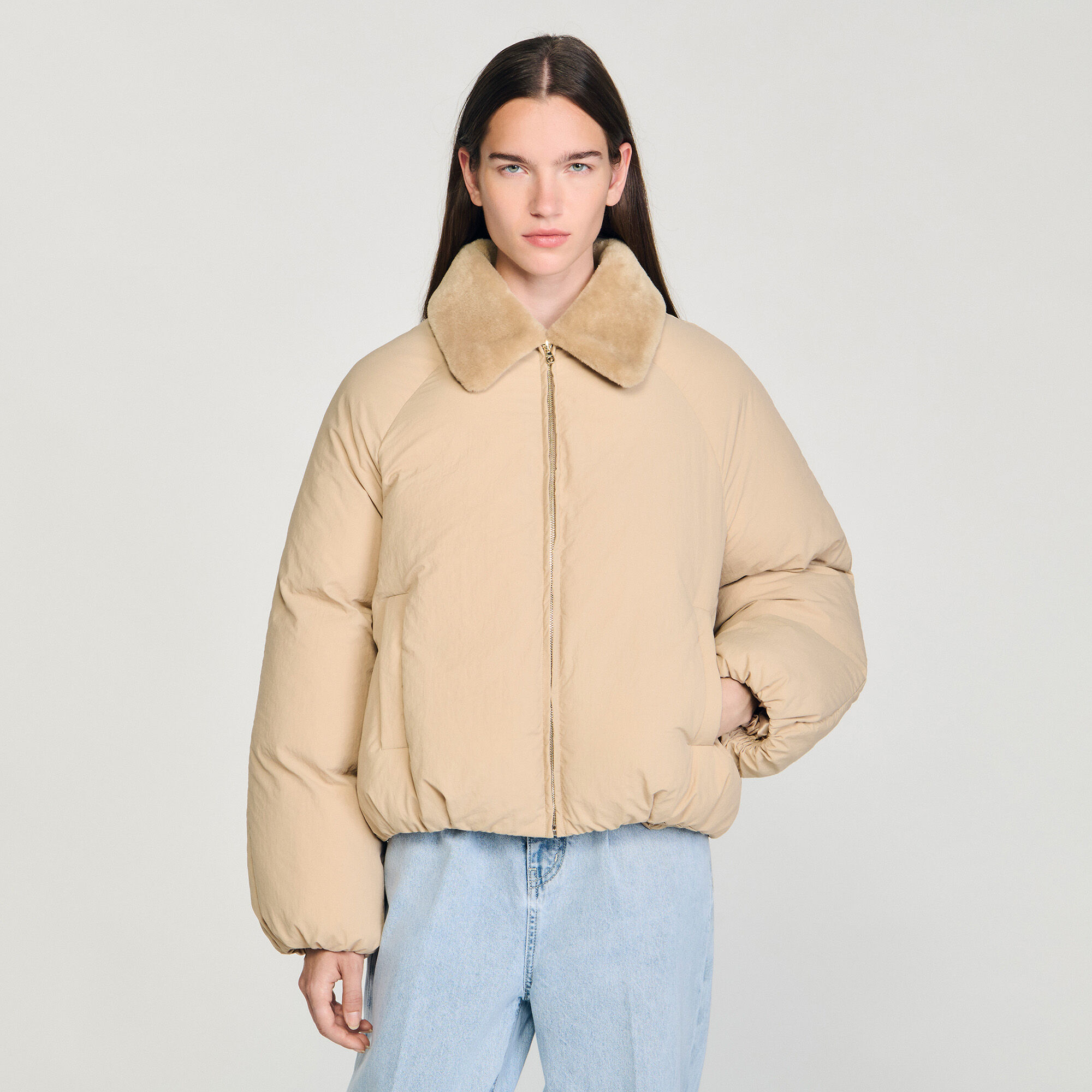 Pufferjacke mit Faux-Schafrand