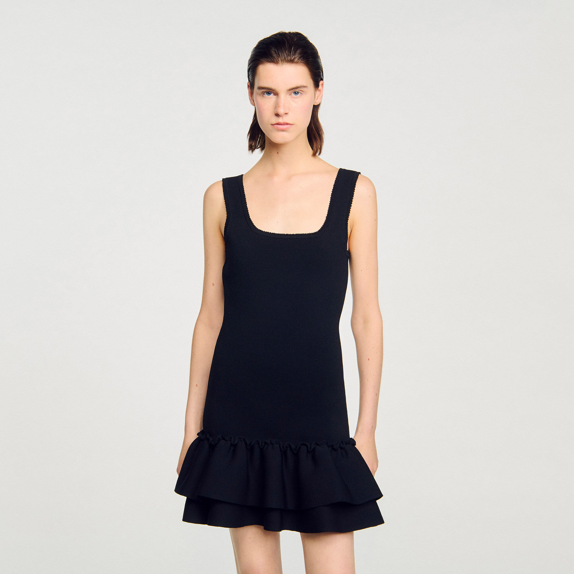Kleines Strickkleid mit Rüschen
