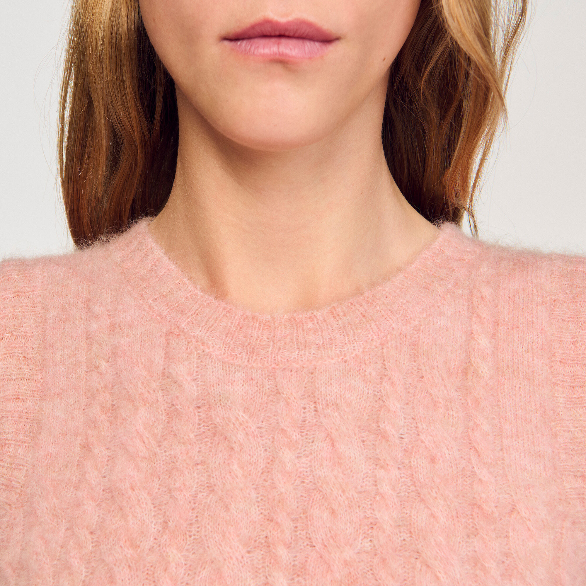 Ärmelloses gestricktes Sweatshirt mit Kabelmuster