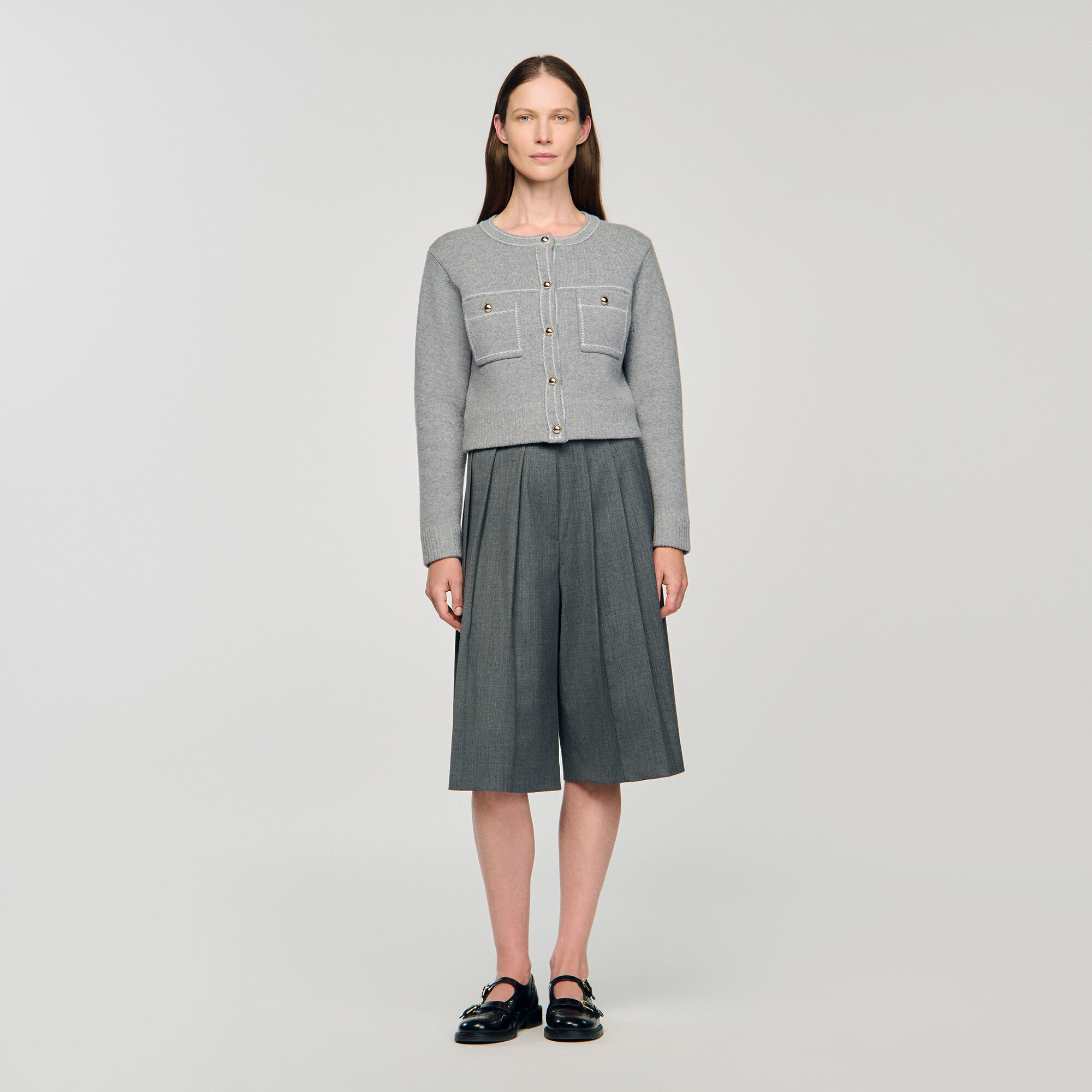 Strickjacke mit Kontrastnähten
