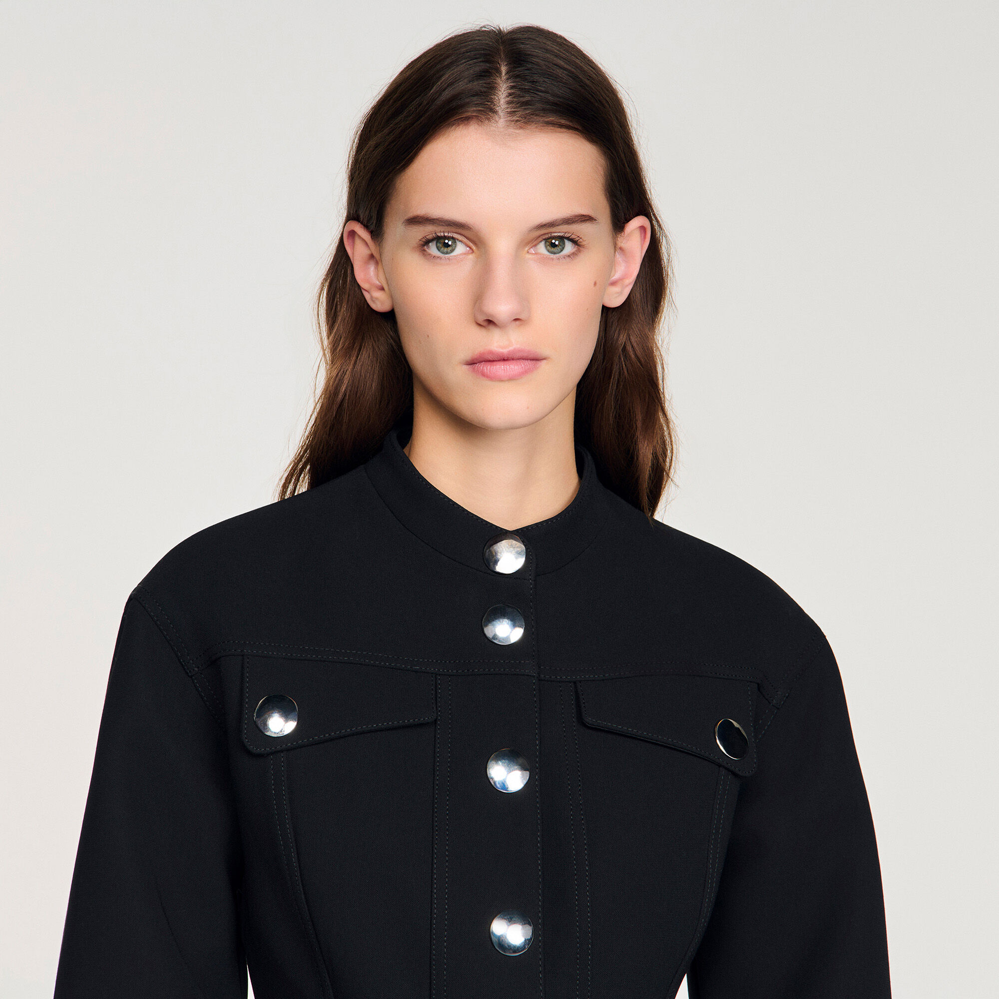 Abgeschnittenes rüschenbesetztes Peplum-Jacke