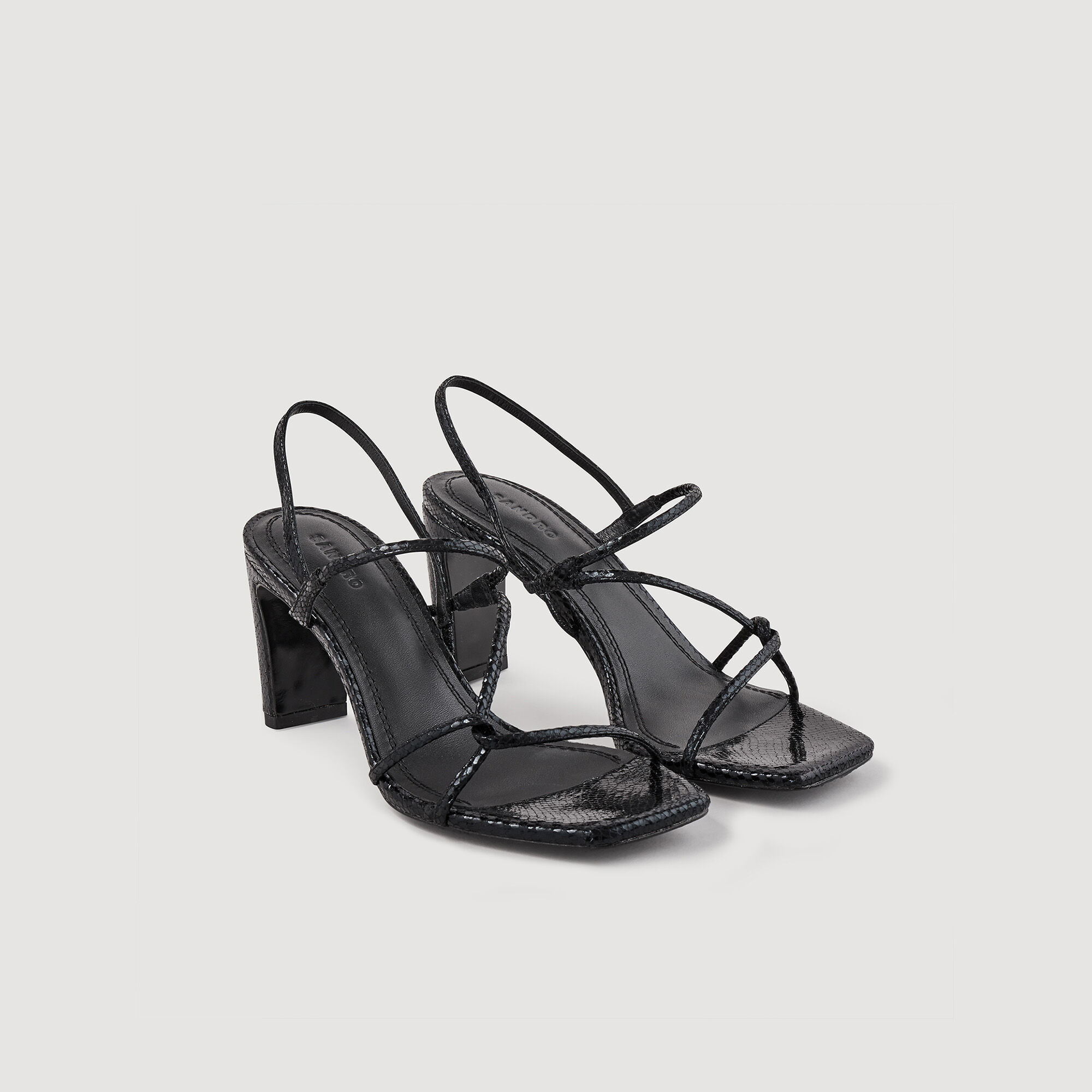 Sandalen mit schmalen Riemen