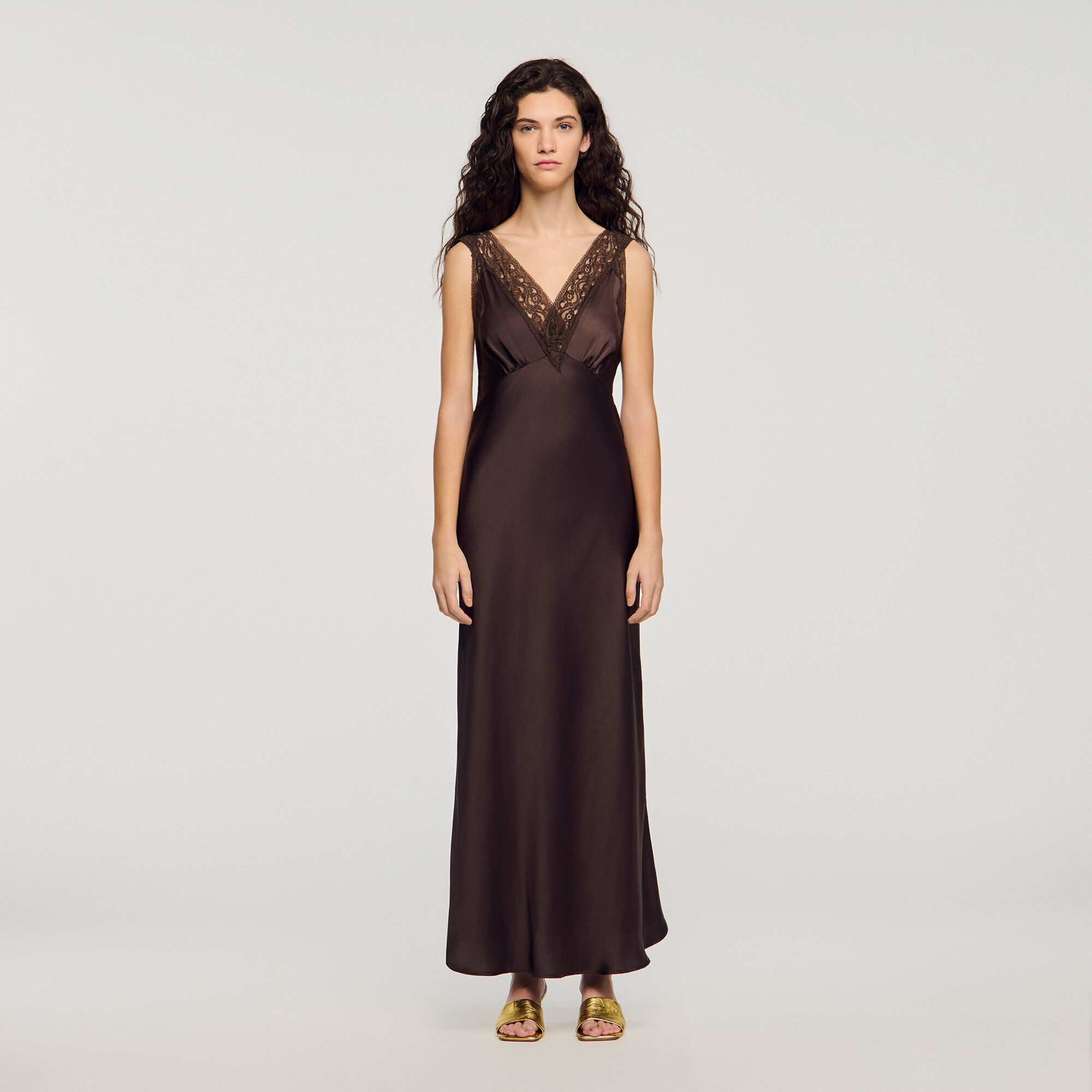 Maxikleid mit Spitzenkragen