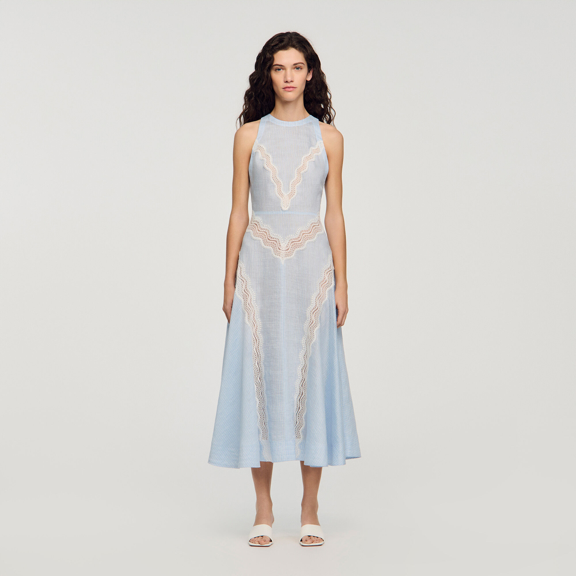 Maxikleid mit Spitzenverzierungen