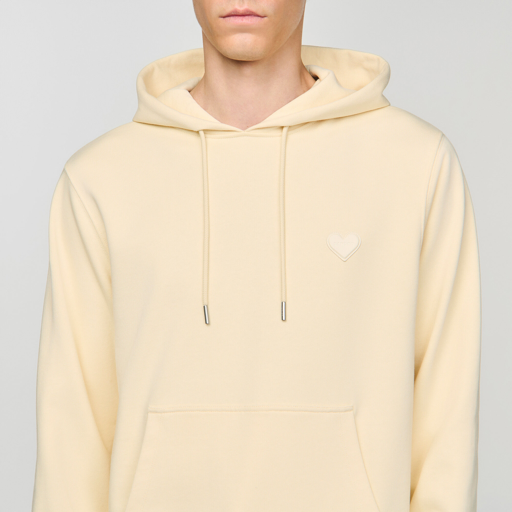 Herz-Aufnäher-Pullover