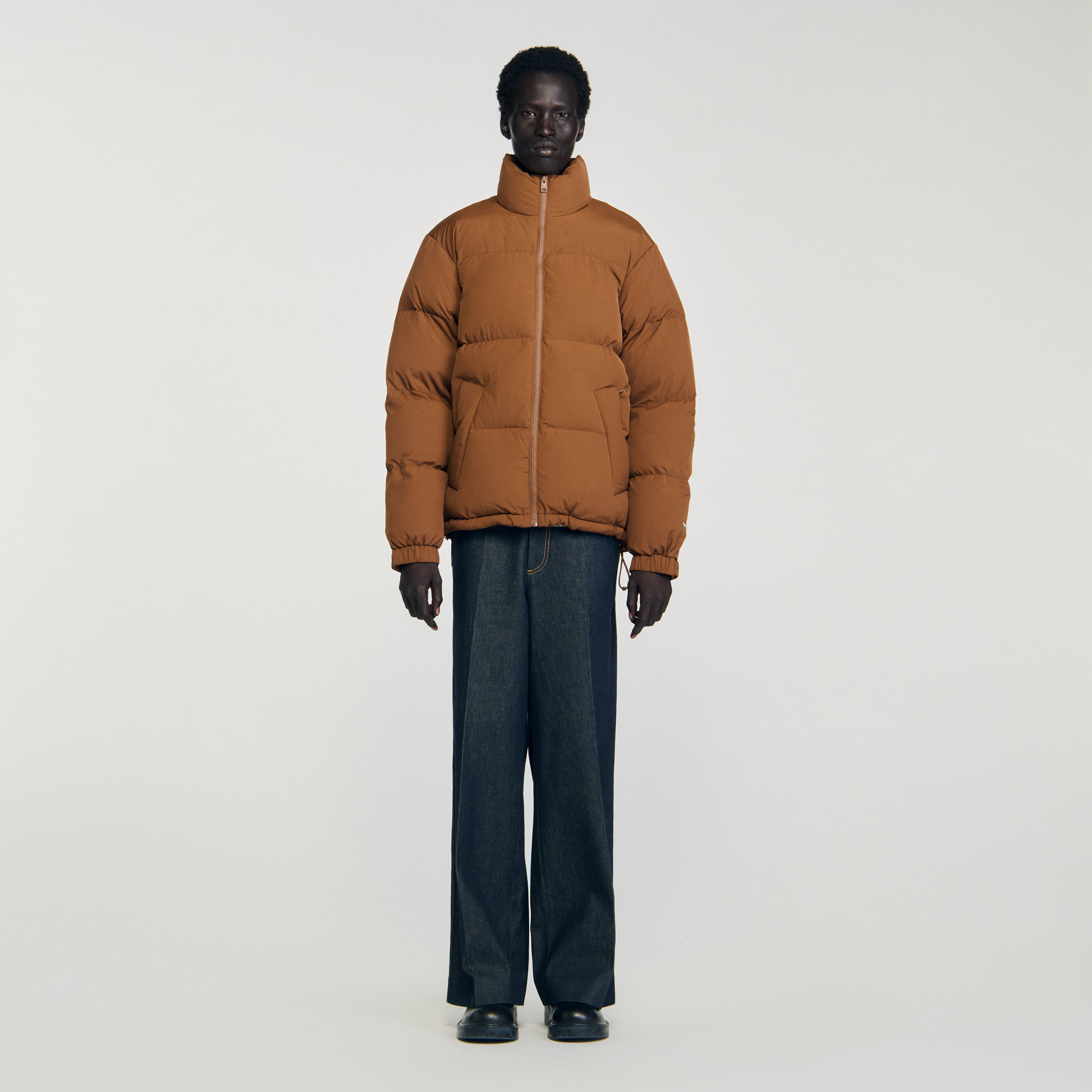Pufferjacke mit Kapuze und hohem Kragen