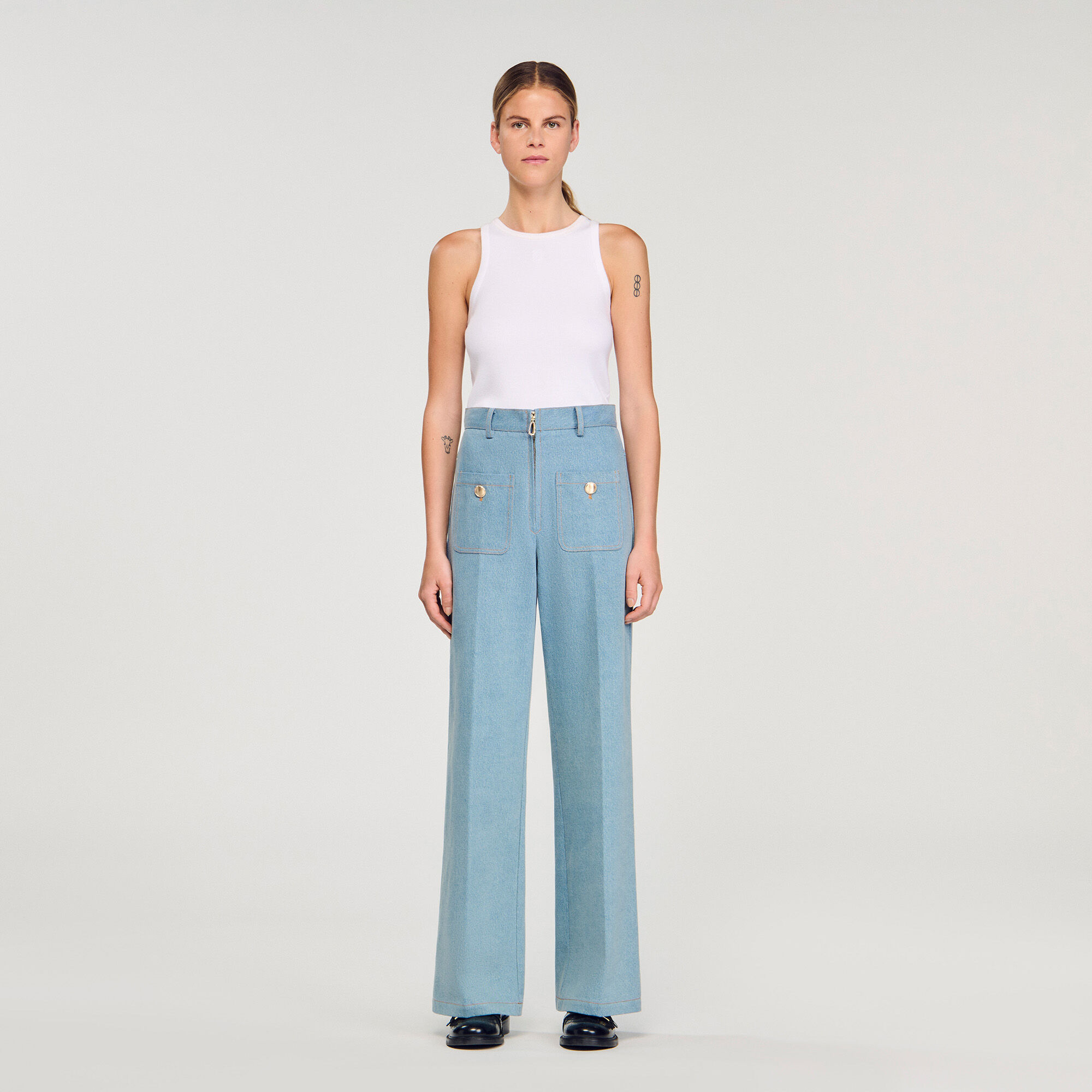 Verwaschene Jeans mit hohem Bund und weitem Bein