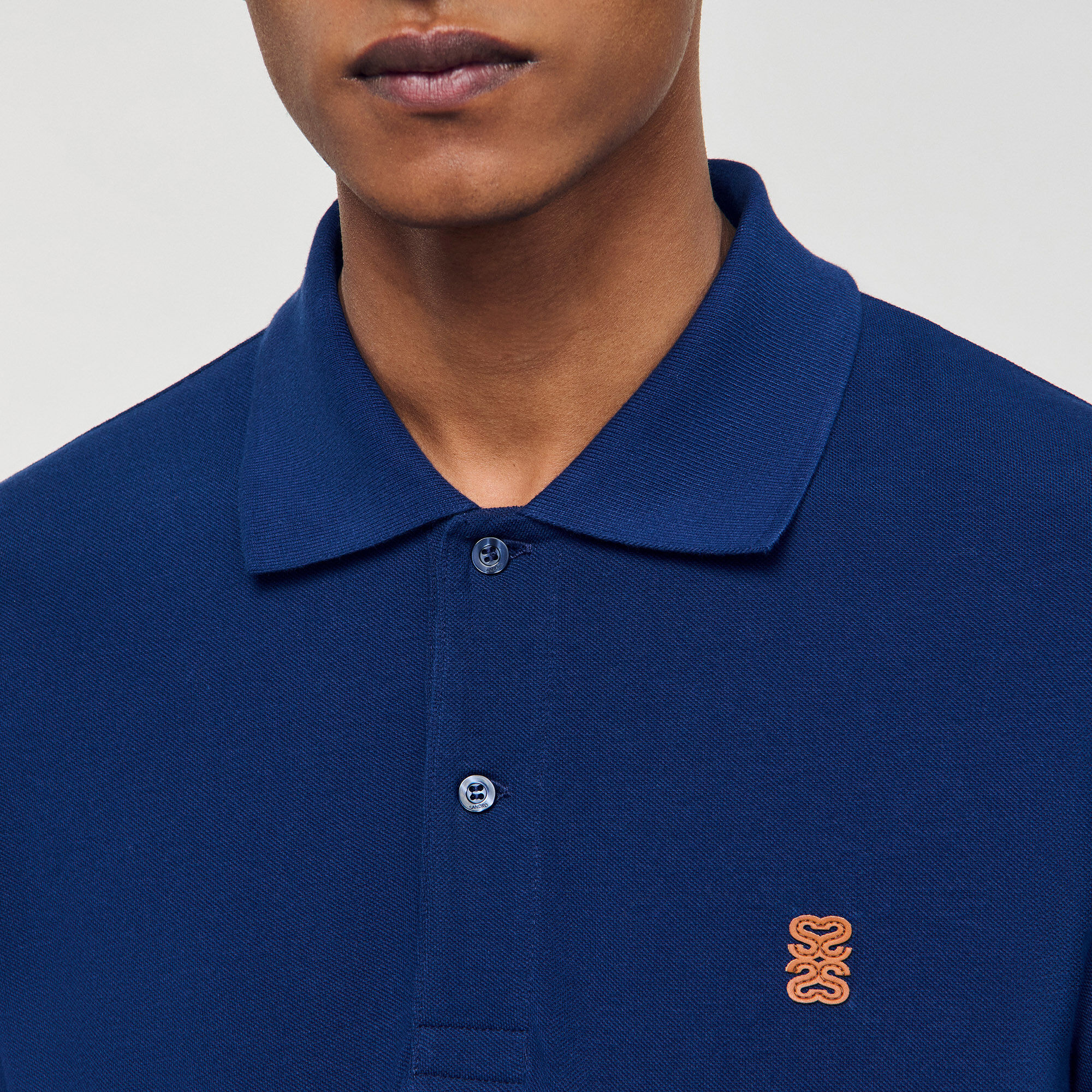 Polo-Shirt mit Leder-Logo