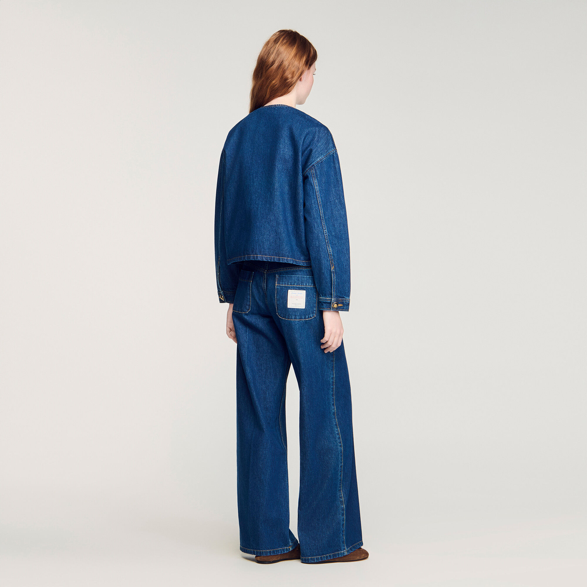 Jeansjacke mit aufwendigen Knöpfen