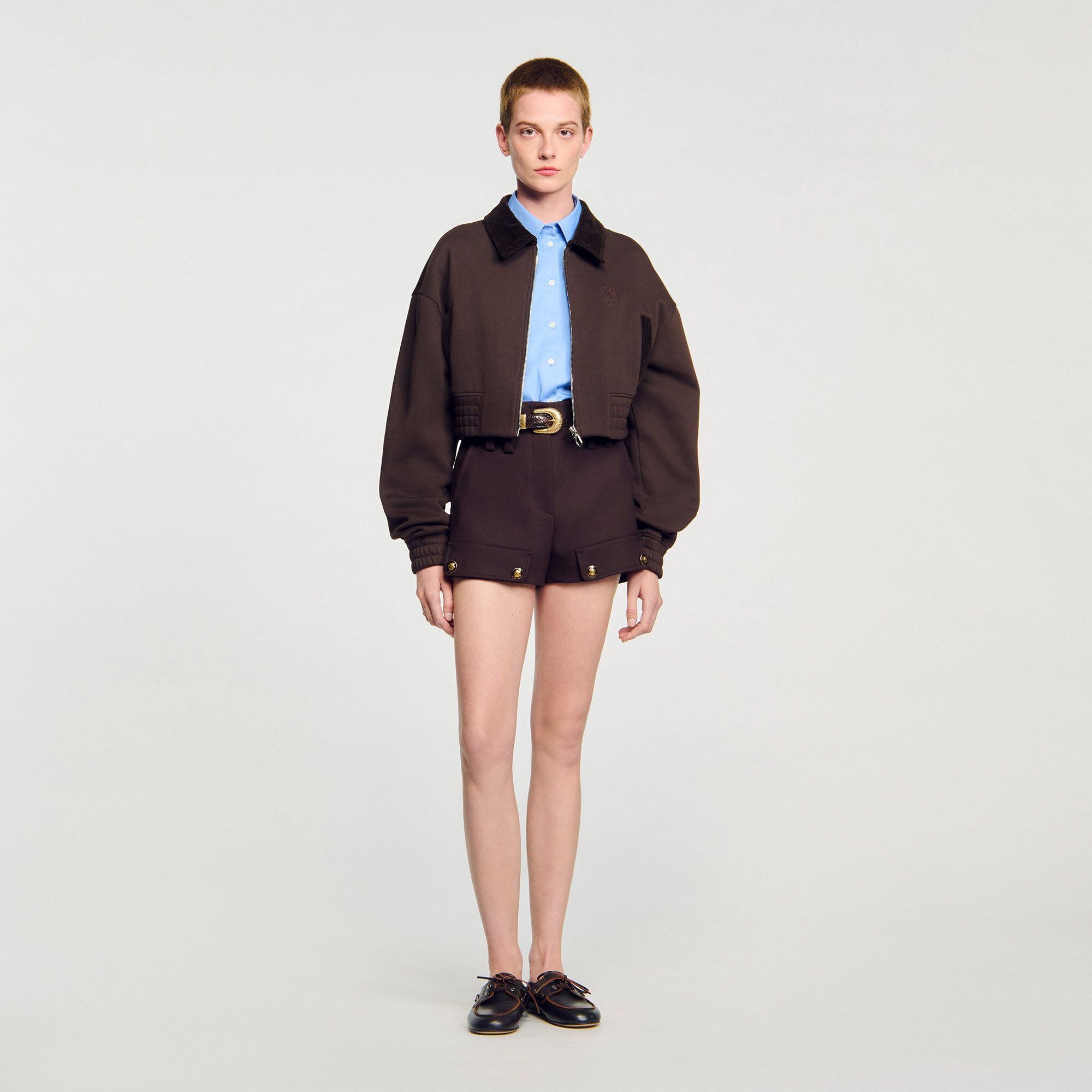 Kurze Jacke aus zwei Stoffen