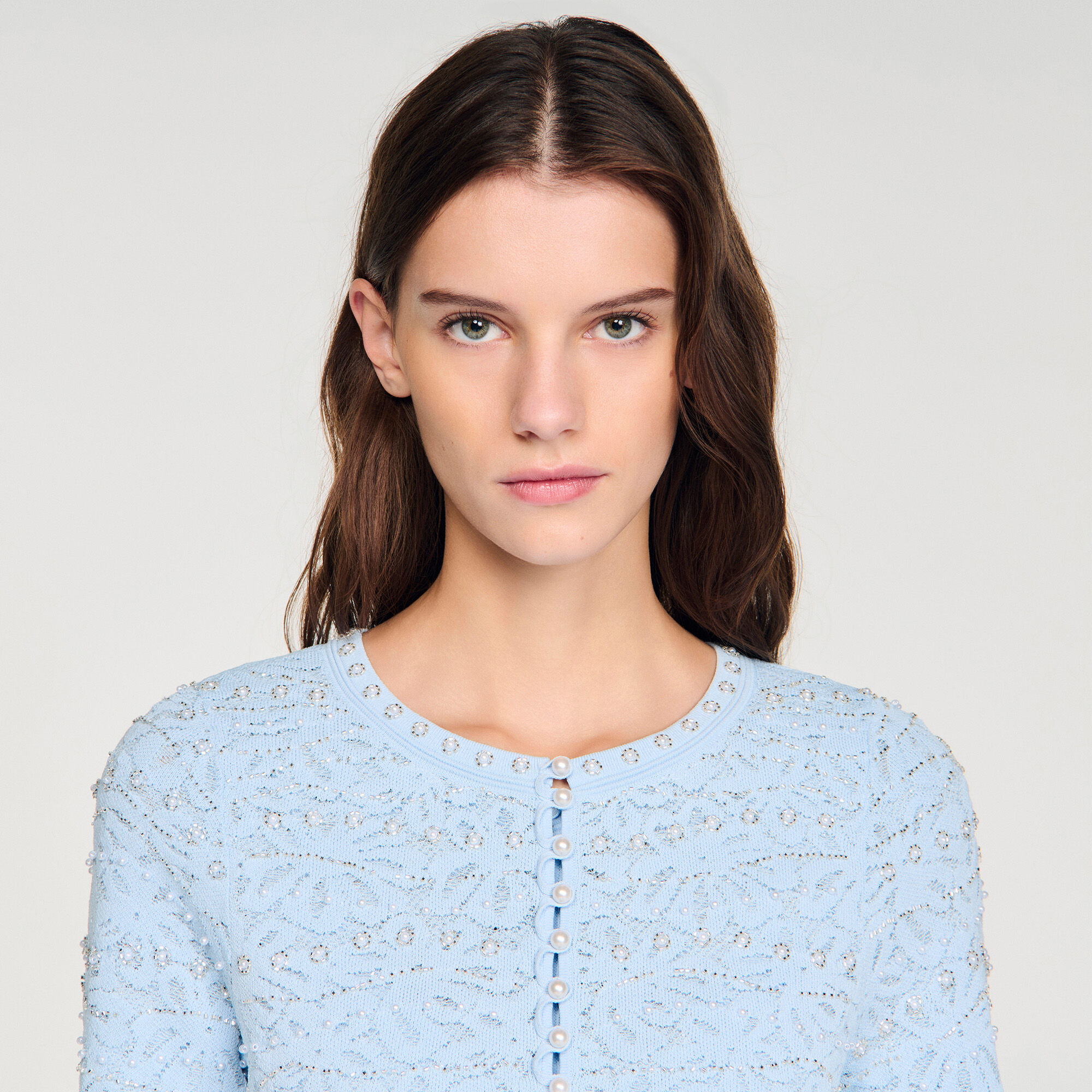 Abgeschnittener perlartiger Cardigan