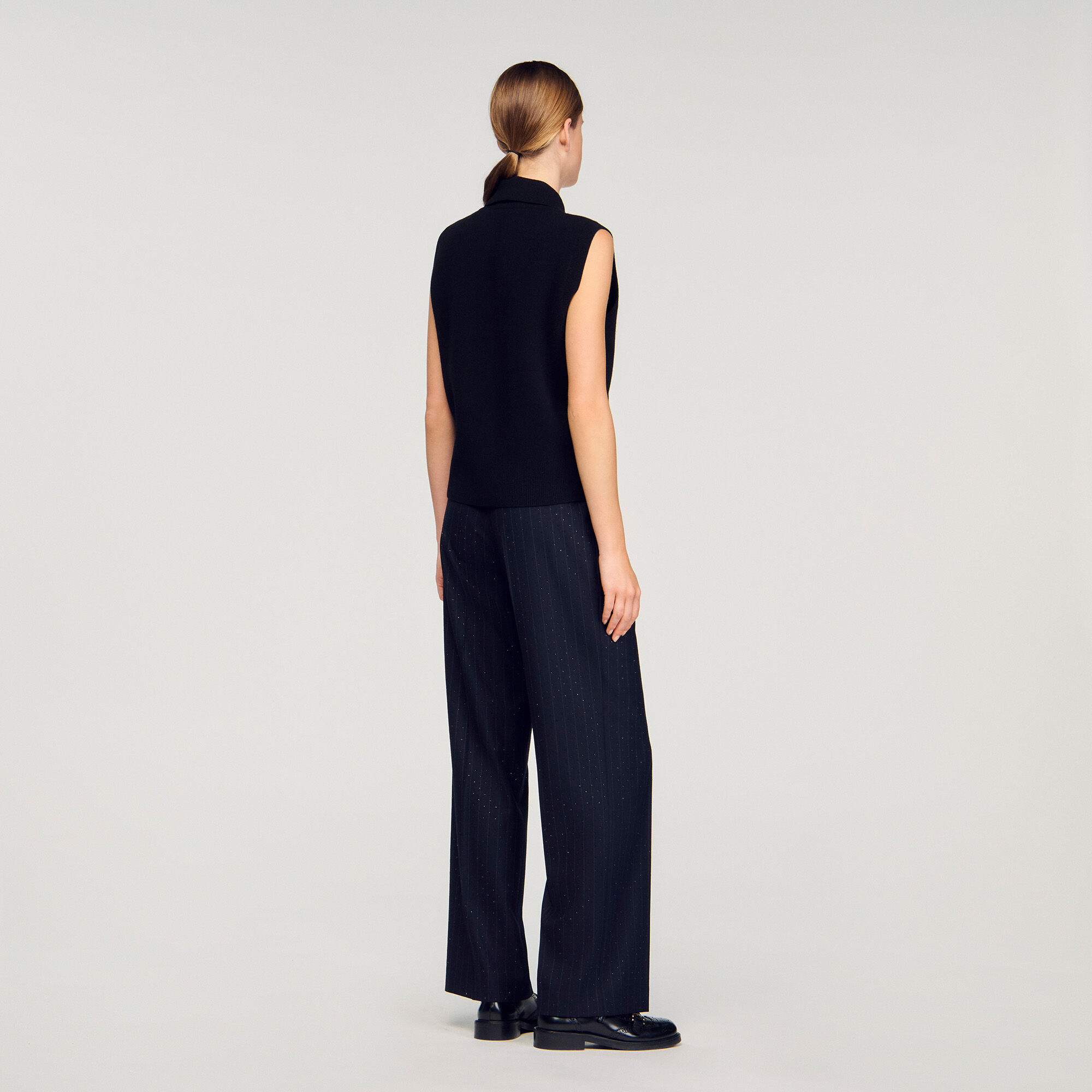 Abnehmbarer Sweater mit Krawattenkragen