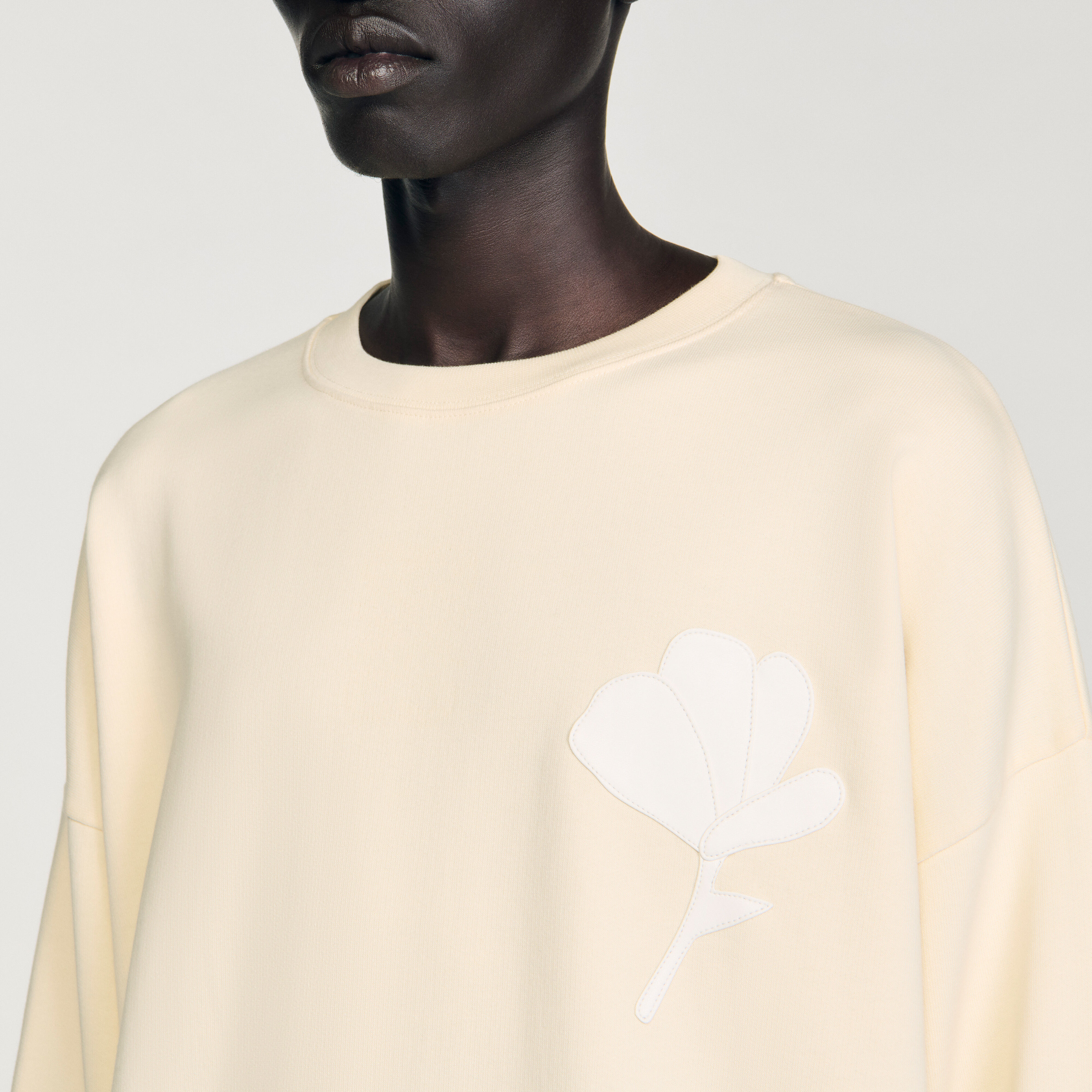 Pullover mit Blumenpatch