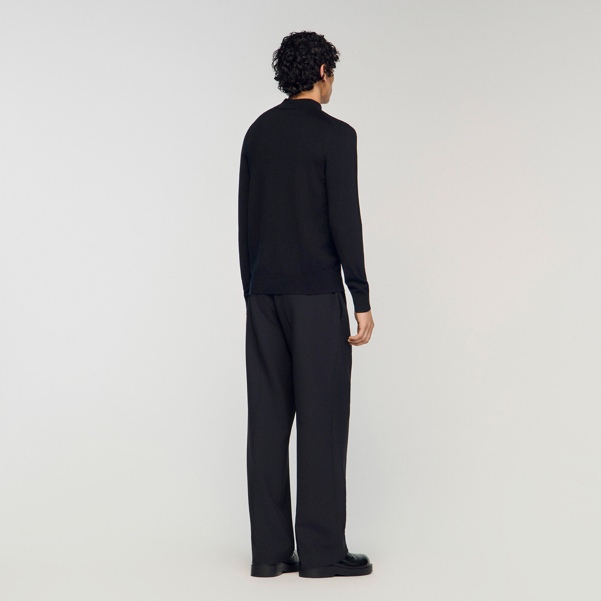 Wollpullover mit hohem Kragen