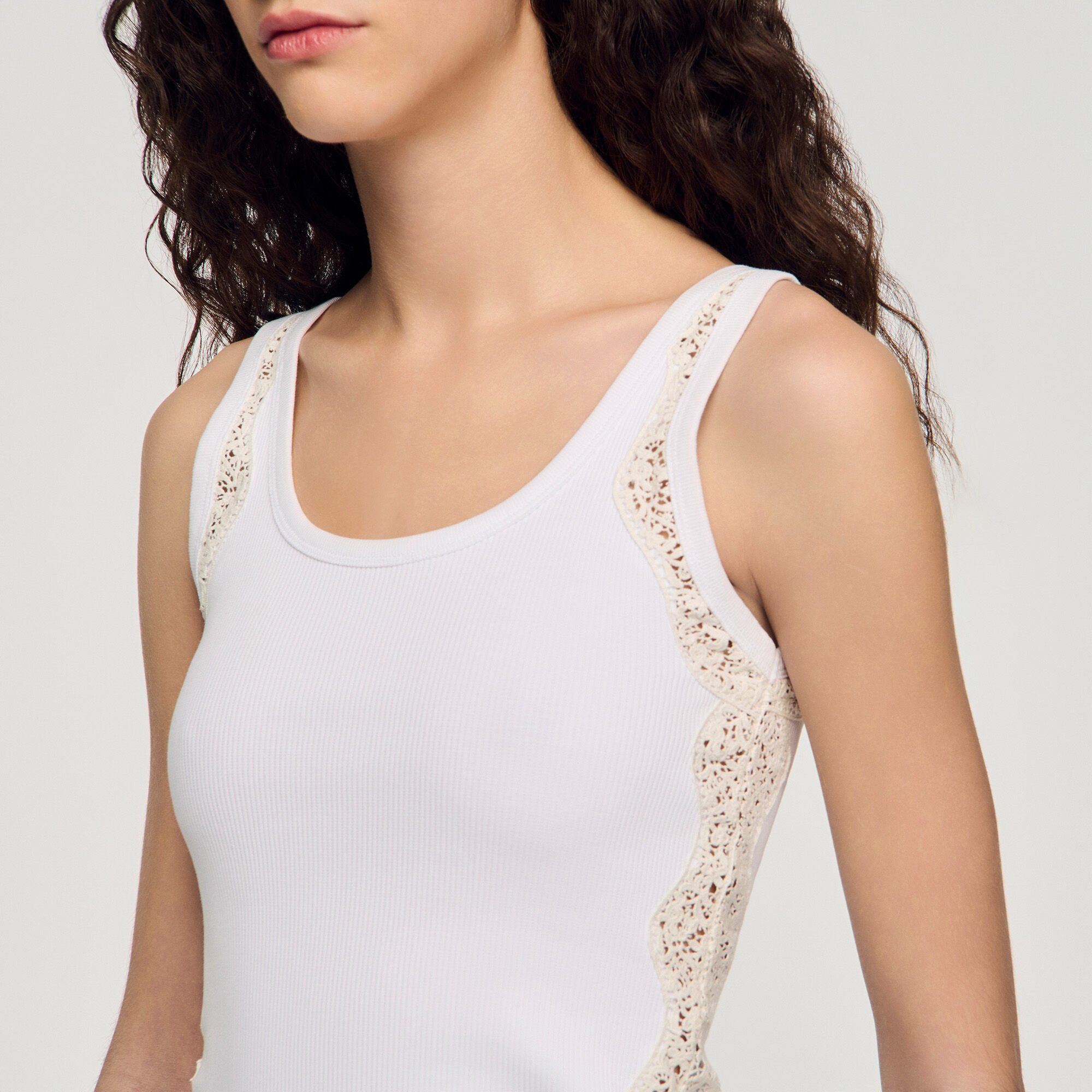 Top mit Spitzen-Detail