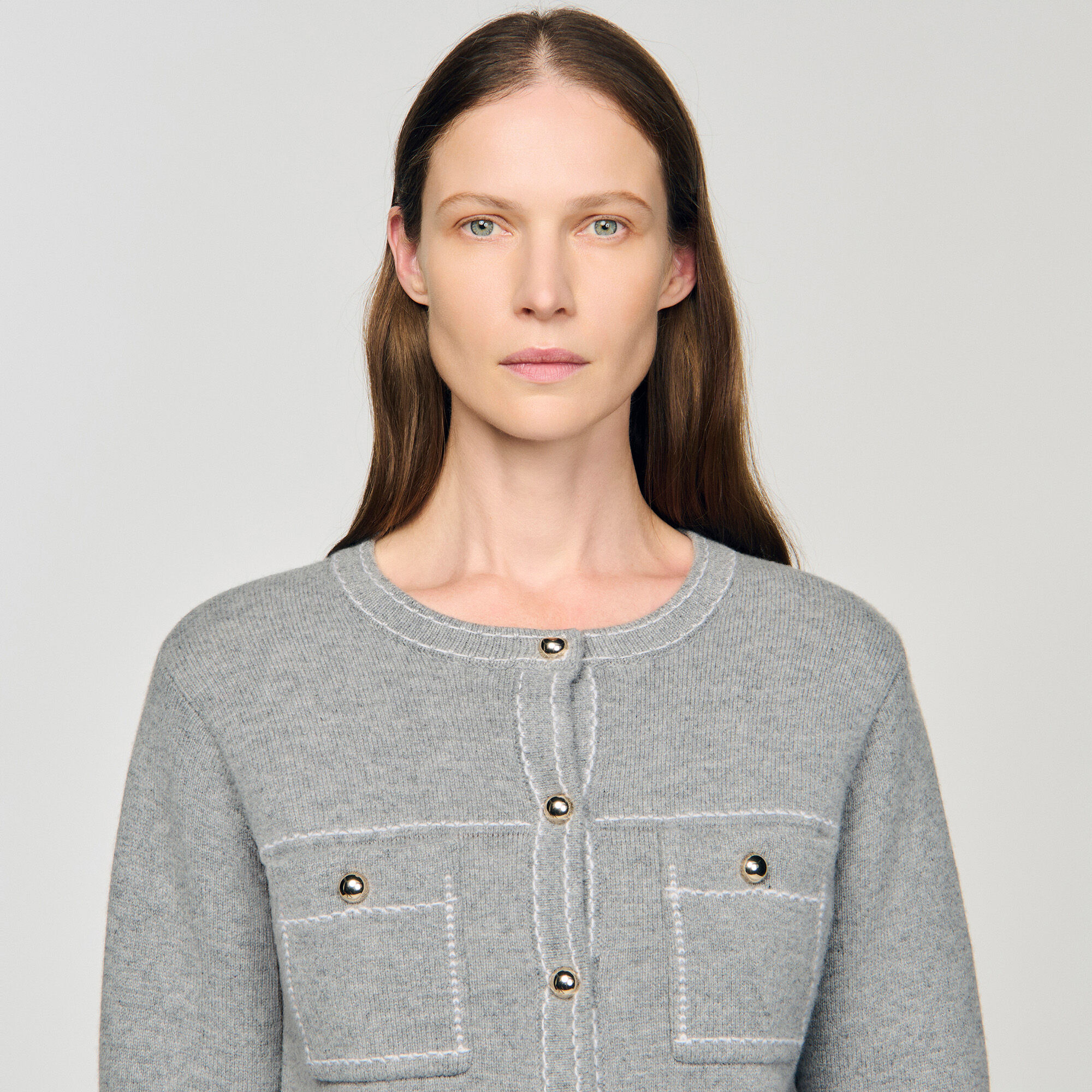 Strickjacke mit Kontrastnähten