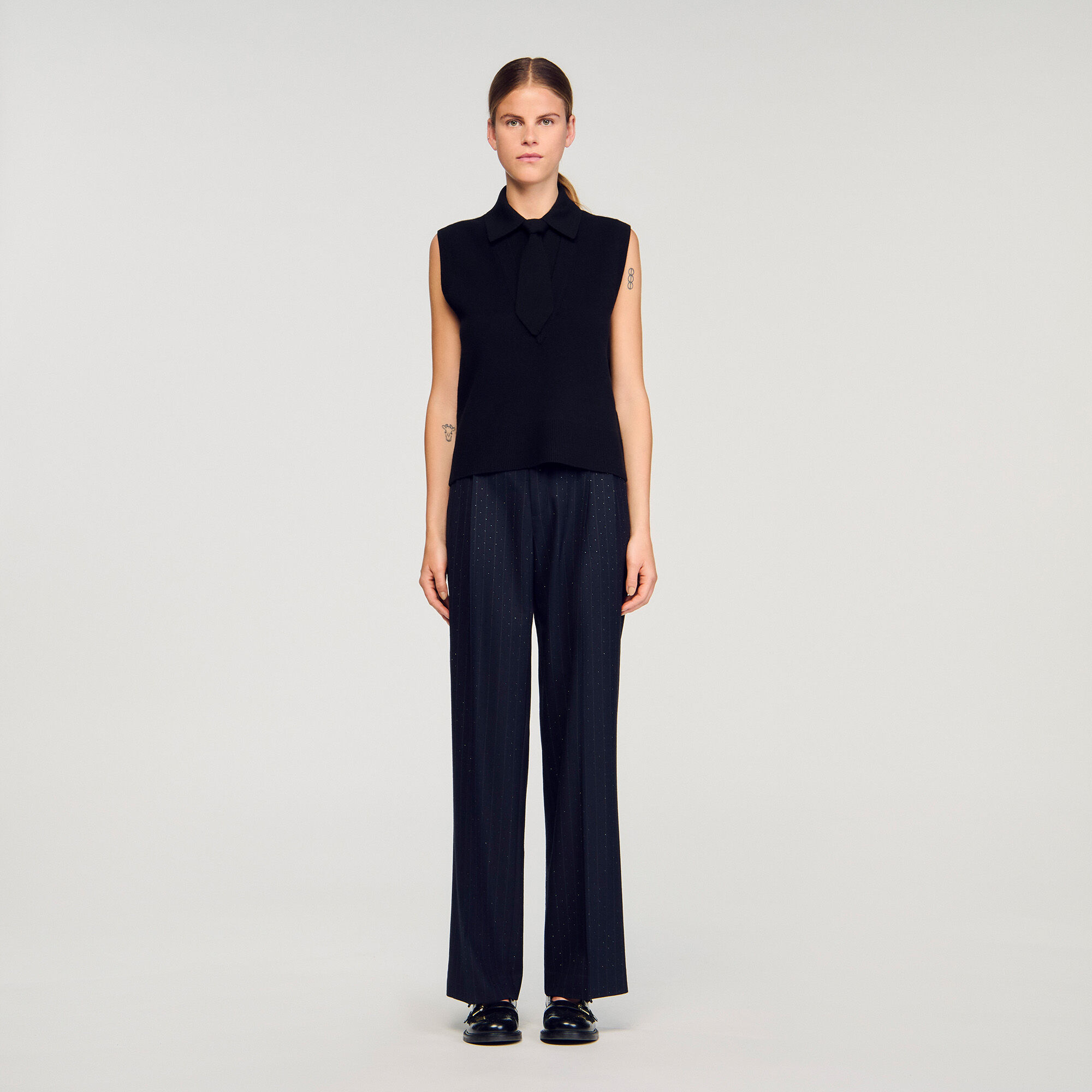 Abnehmbarer Sweater mit Krawattenkragen