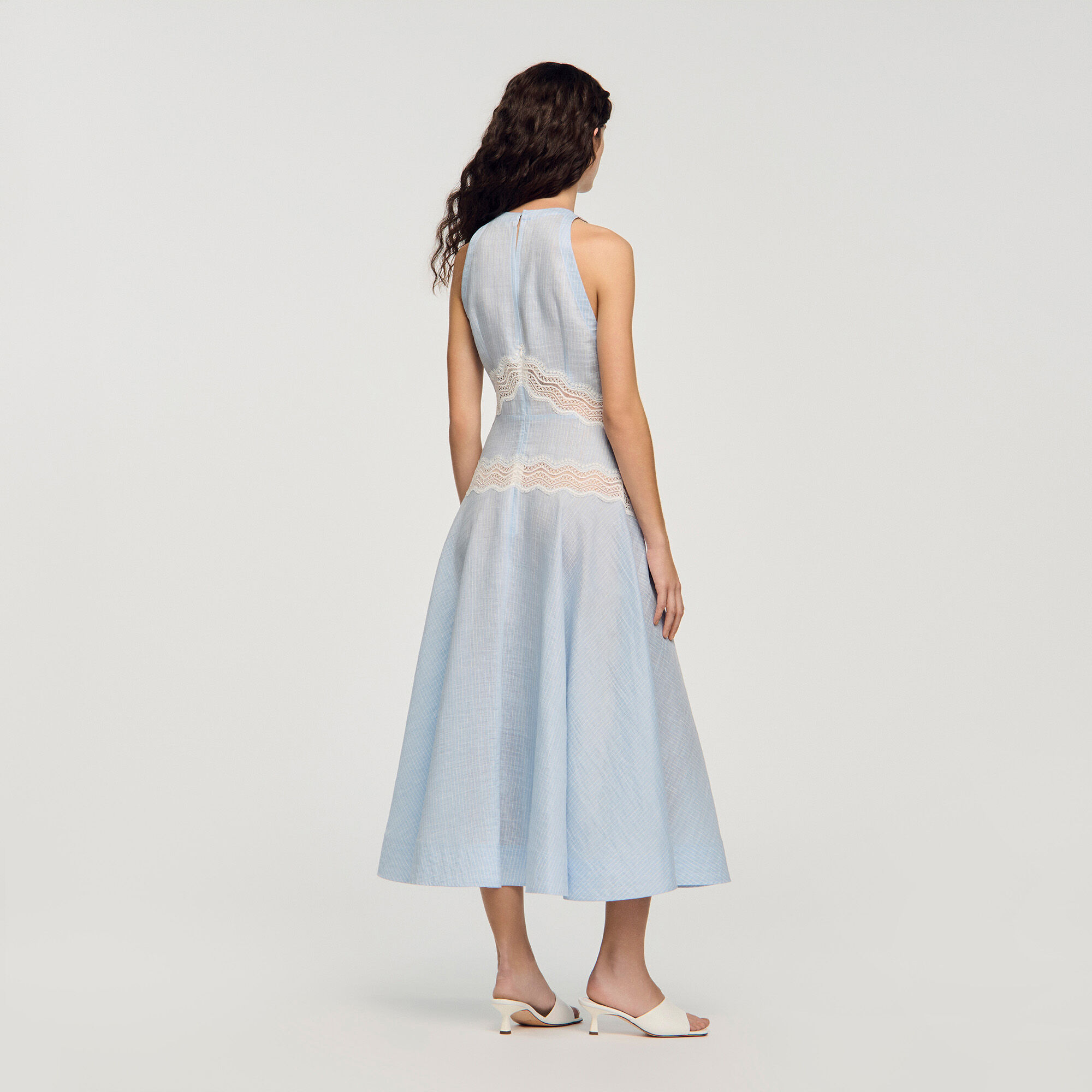 Maxikleid mit Spitzenverzierungen