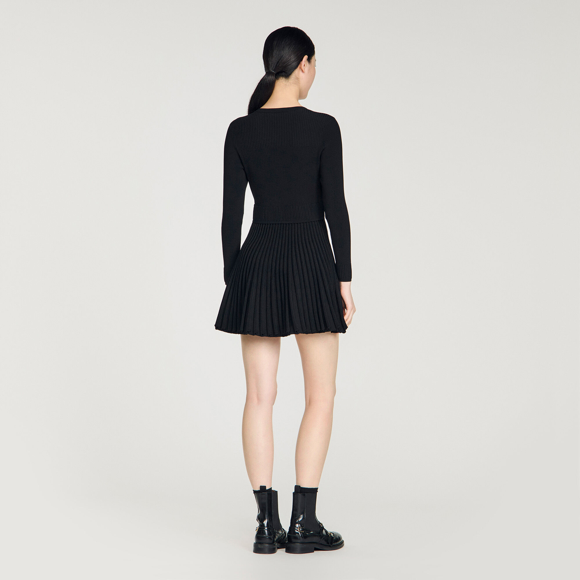 Pleated Strickmini-Kleid