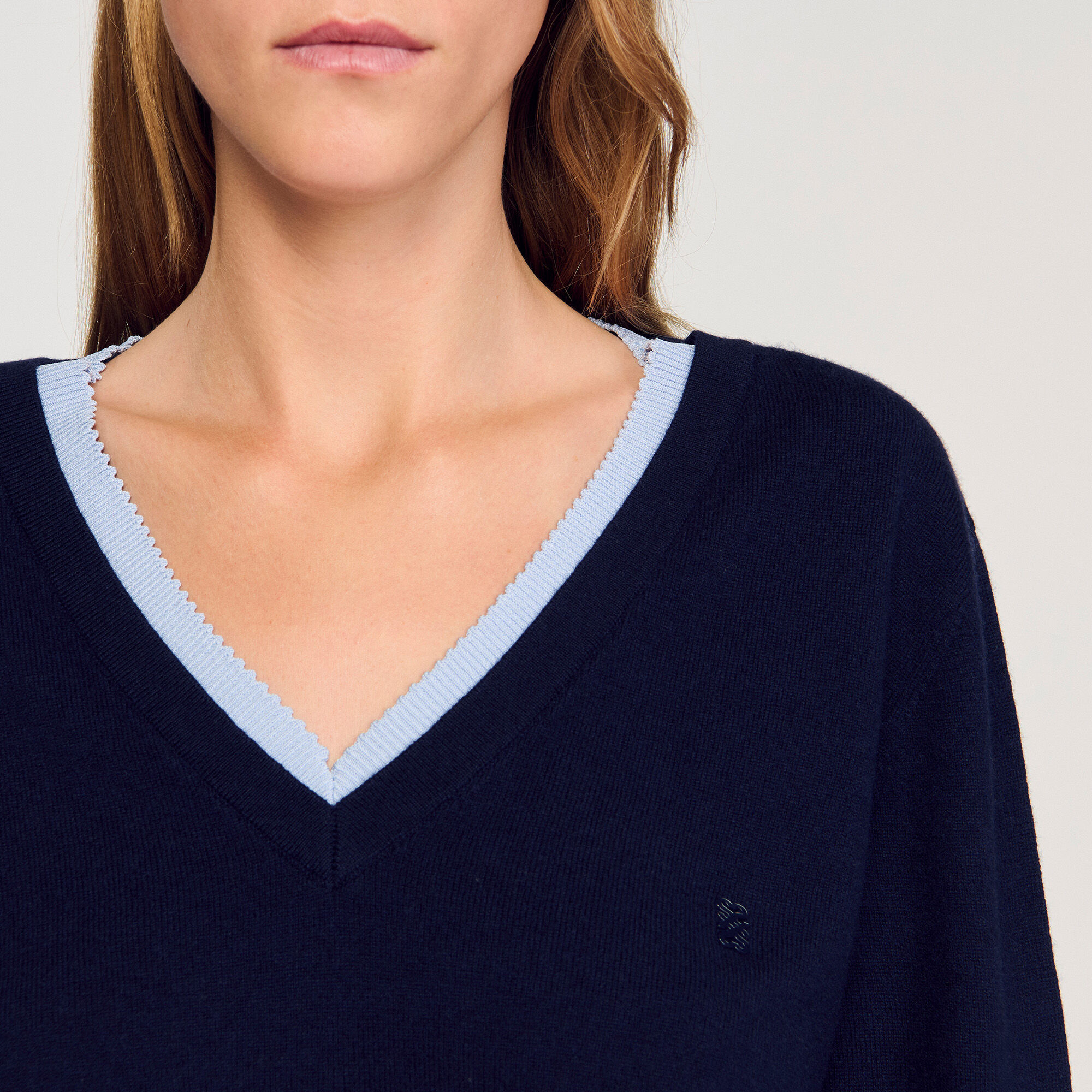 V-Ausschnitt-Woll- und Kaschmirpullover