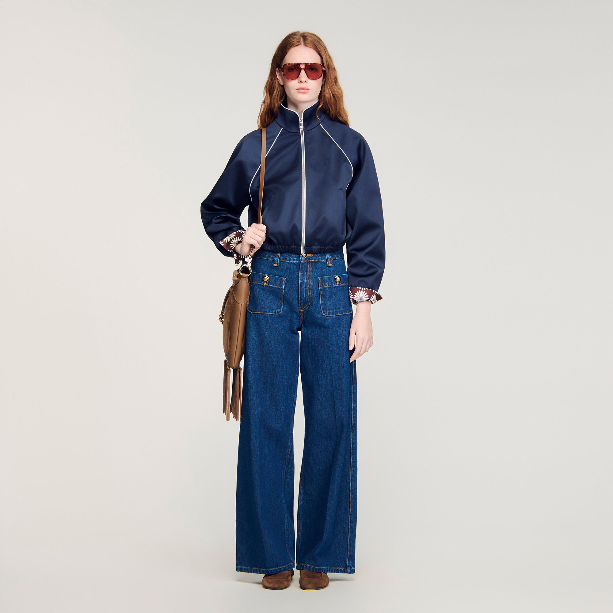 Rohes gerade Patch-Taschen-Jeans