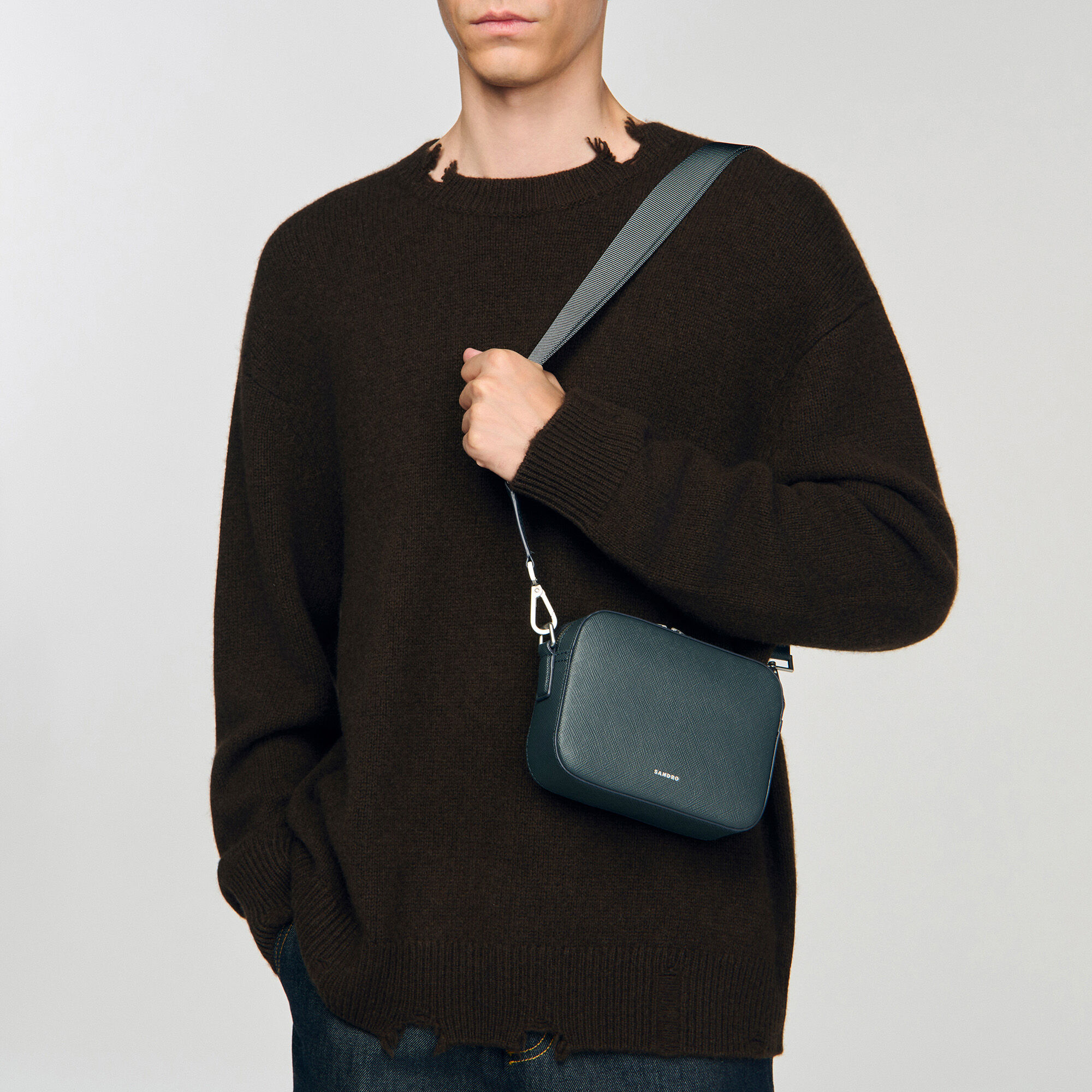 Kleine aus Re-Leder gefertigte Tasche