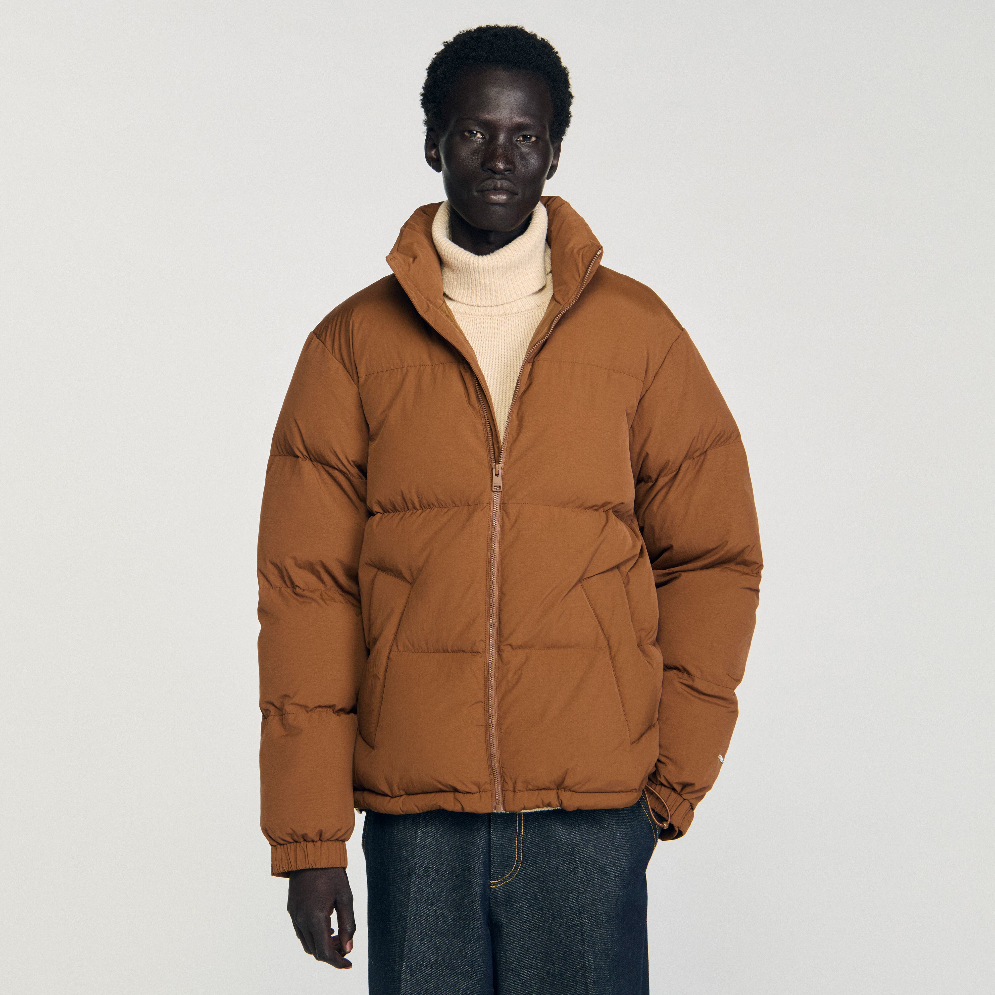 Pufferjacke mit Kapuze und hohem Kragen