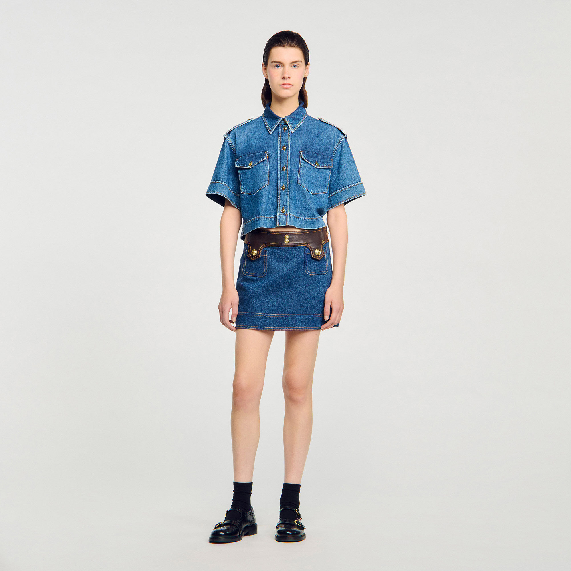 Minikleid aus Denim und Leder