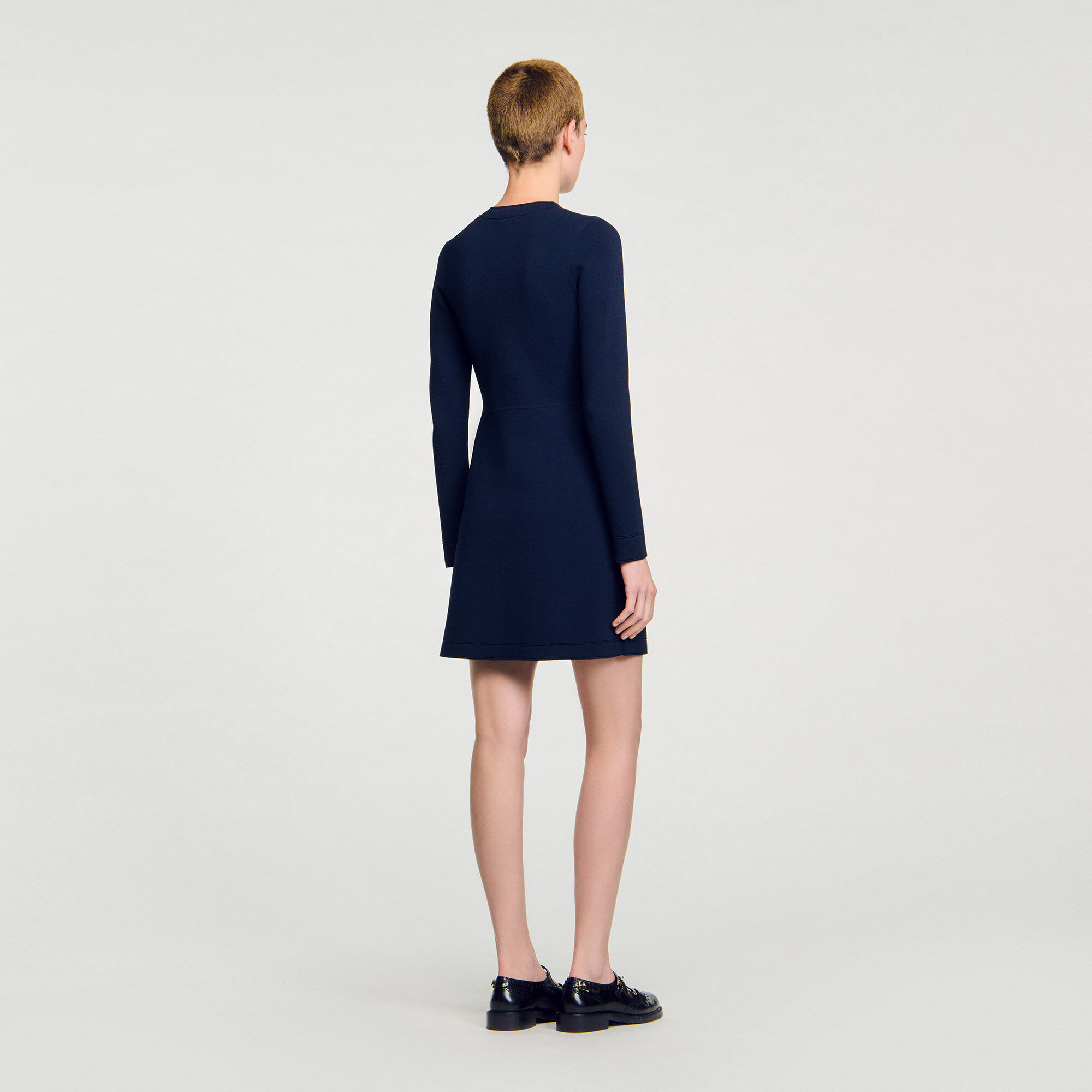 Minikleid aus Strick mit Knöpfen