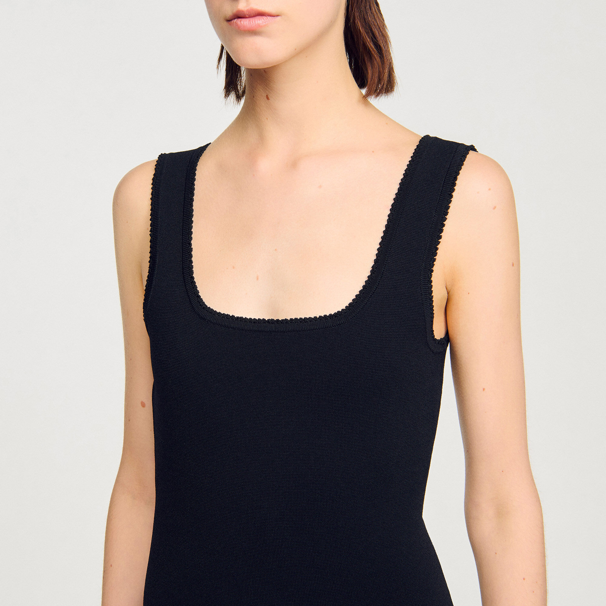 Kleines Strickkleid mit Rüschen